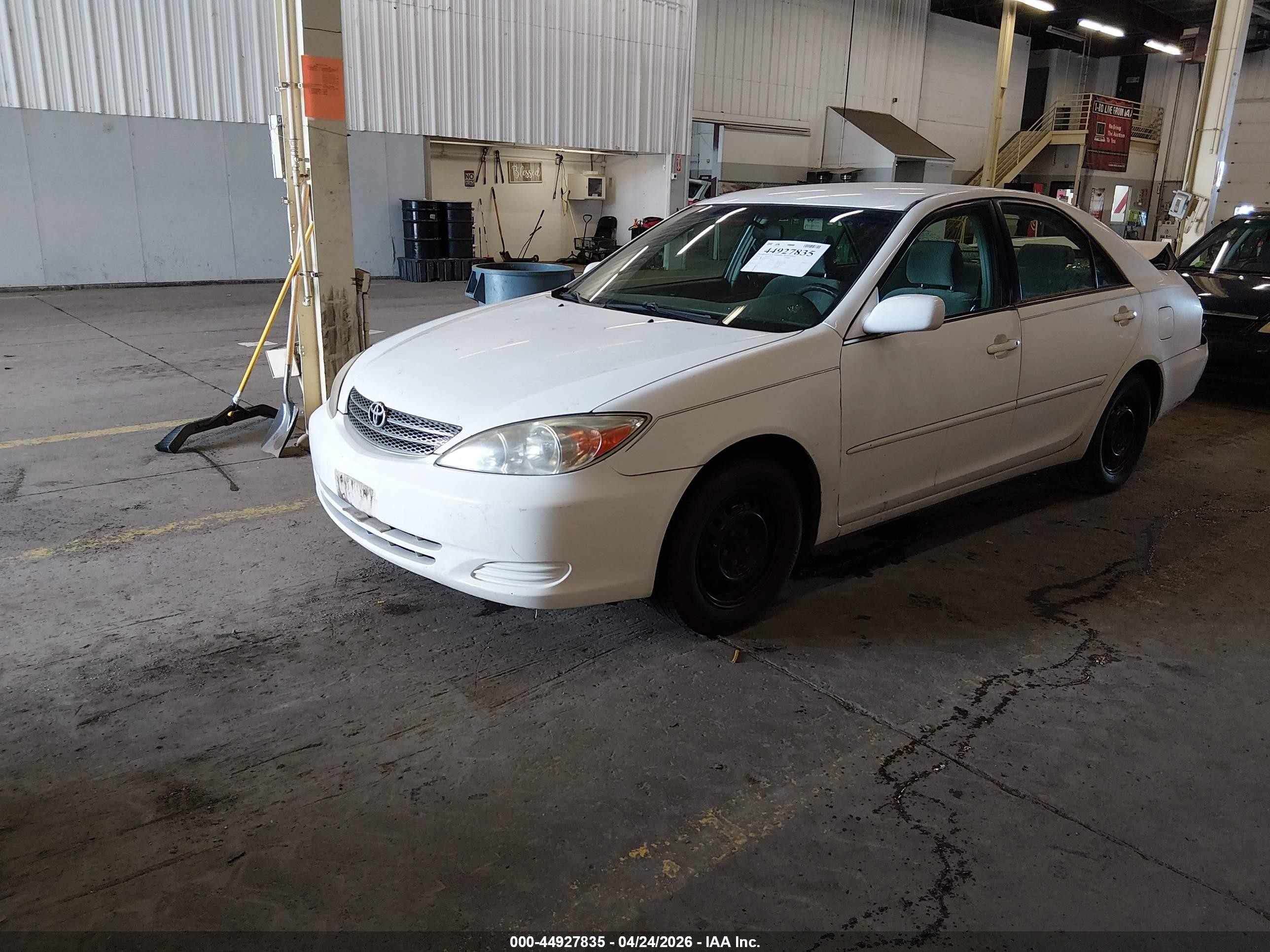 2002 Toyota Camry Le White vin: 4T1BE32K02U015678
