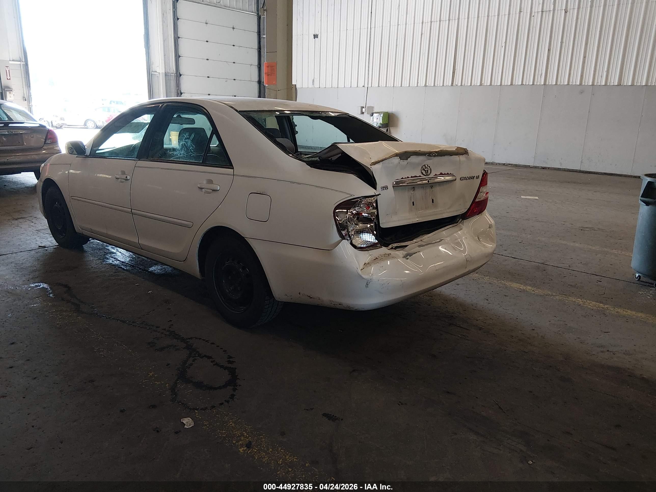 2002 Toyota Camry Le White vin: 4T1BE32K02U015678