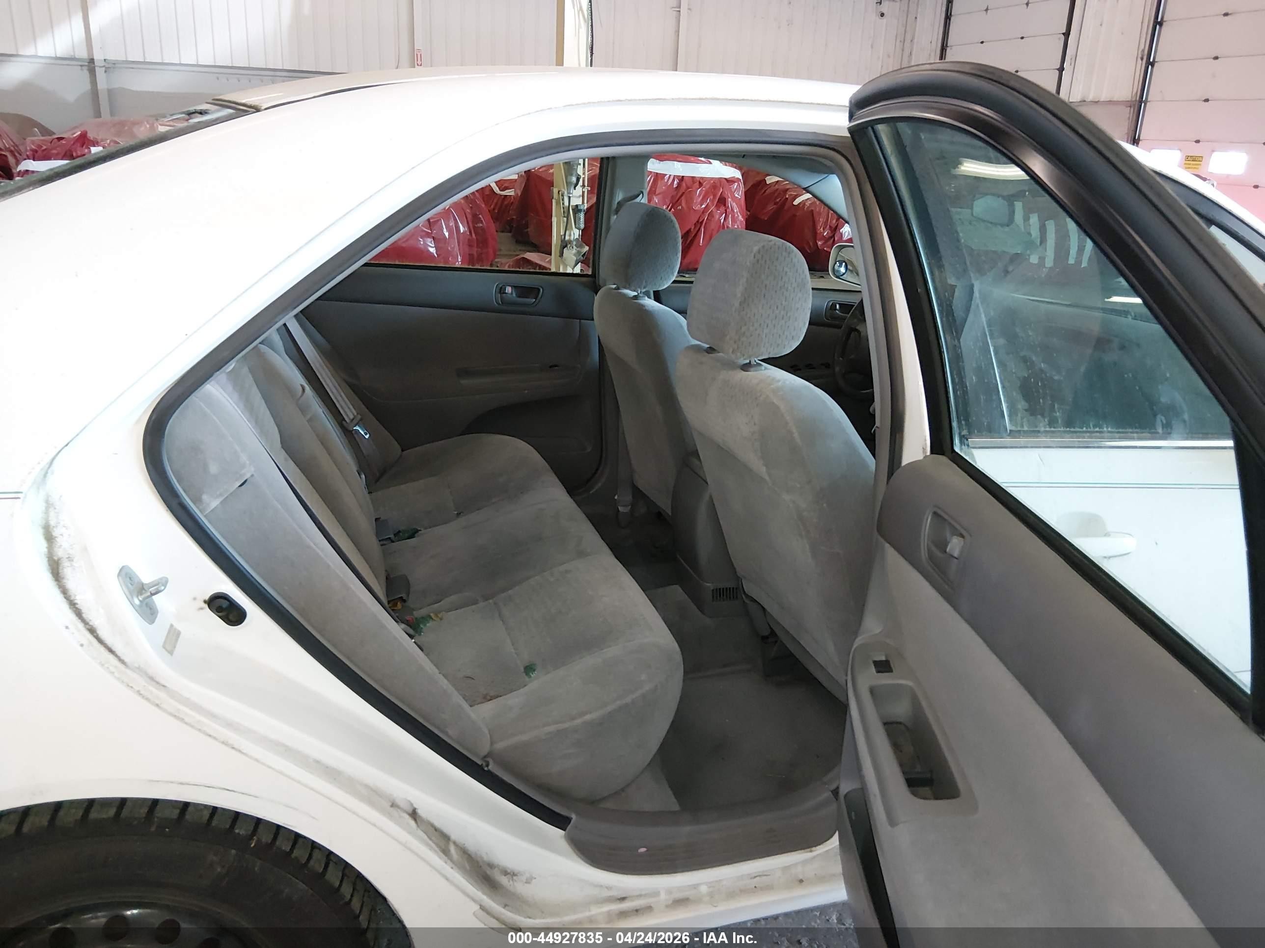 2002 Toyota Camry Le White vin: 4T1BE32K02U015678