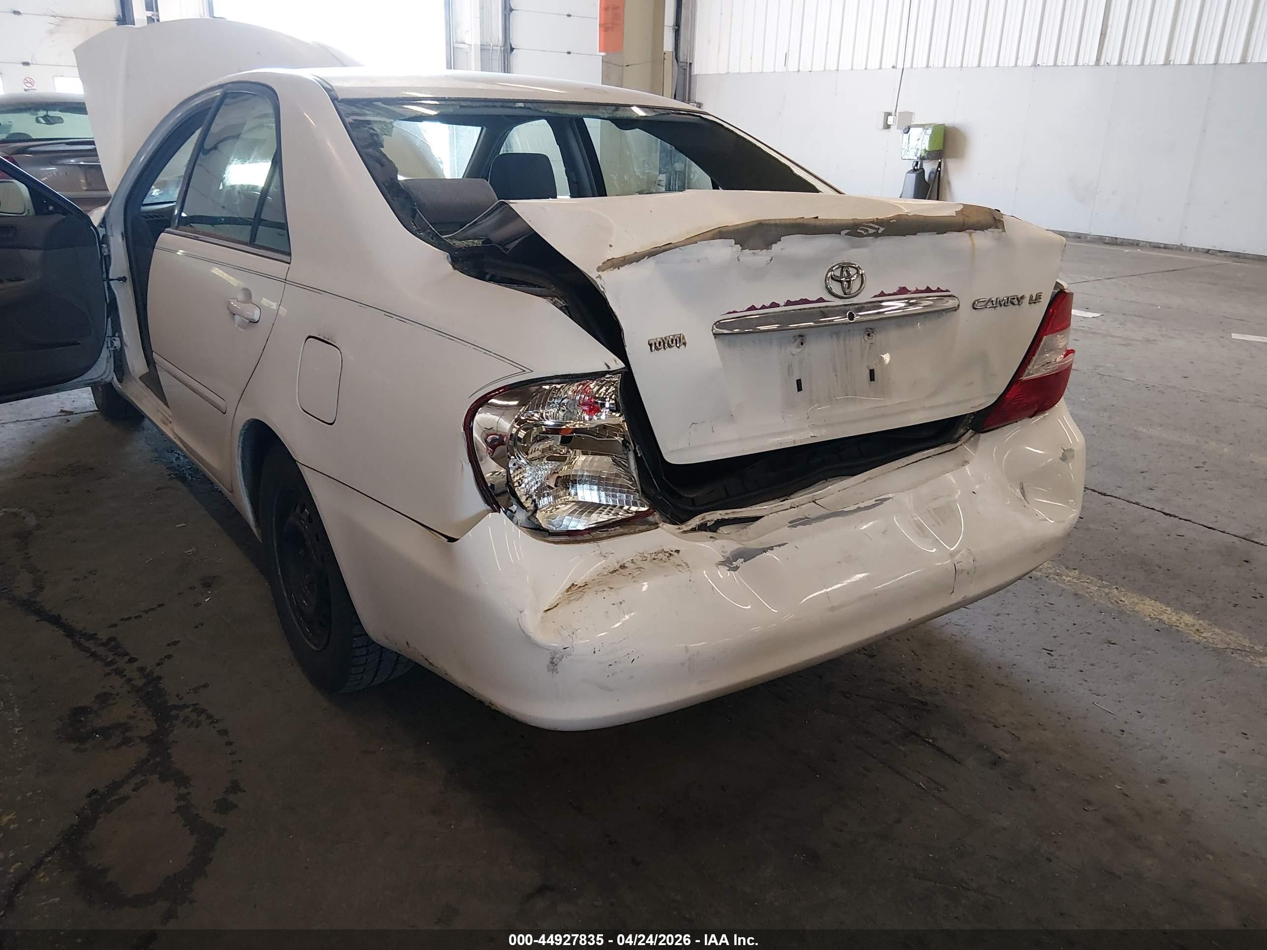 2002 Toyota Camry Le White vin: 4T1BE32K02U015678