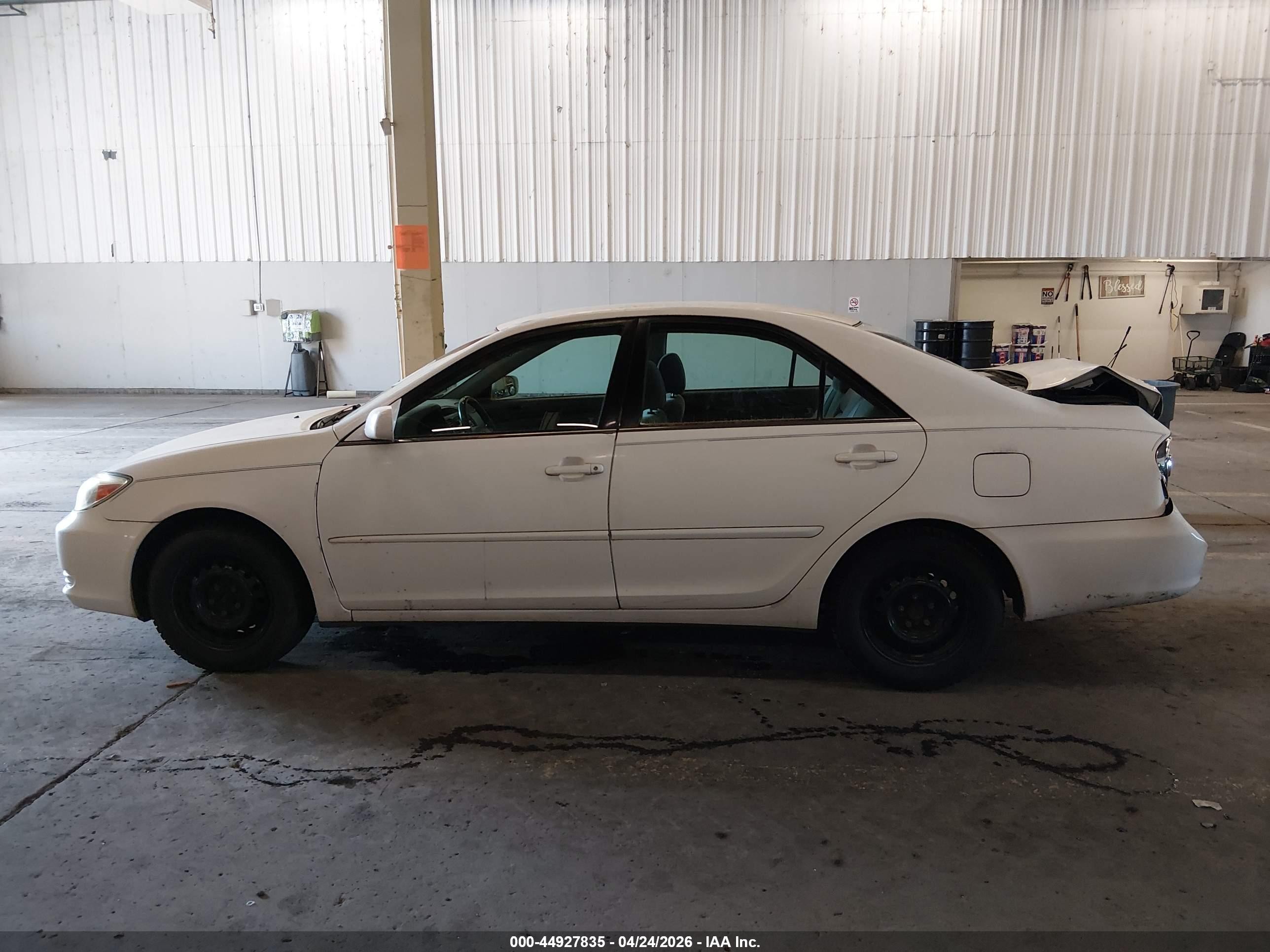2002 Toyota Camry Le White vin: 4T1BE32K02U015678