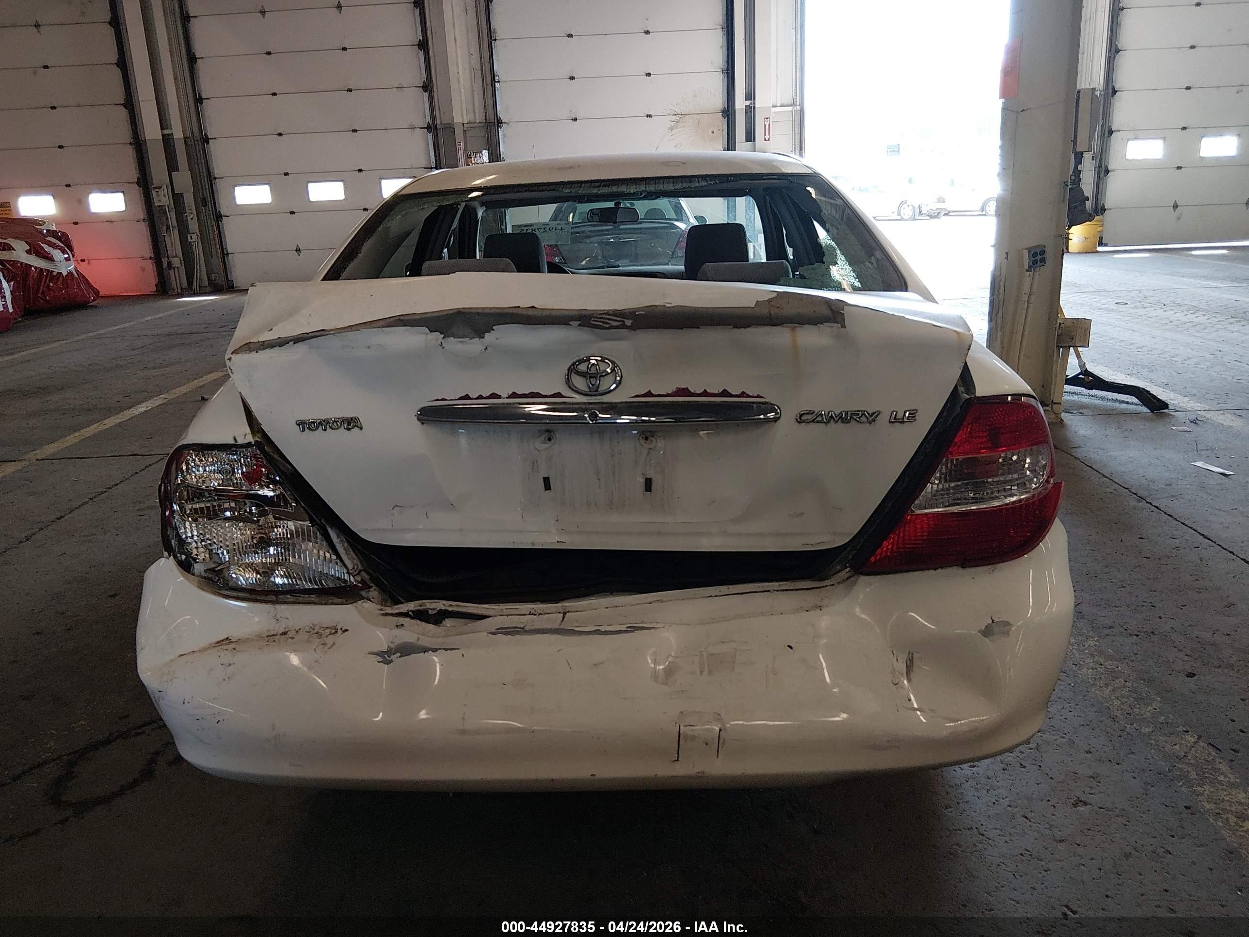 2002 Toyota Camry Le White vin: 4T1BE32K02U015678