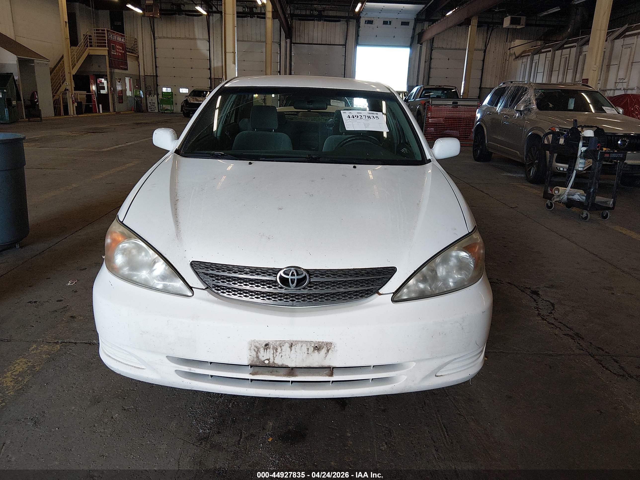 2002 Toyota Camry Le White vin: 4T1BE32K02U015678