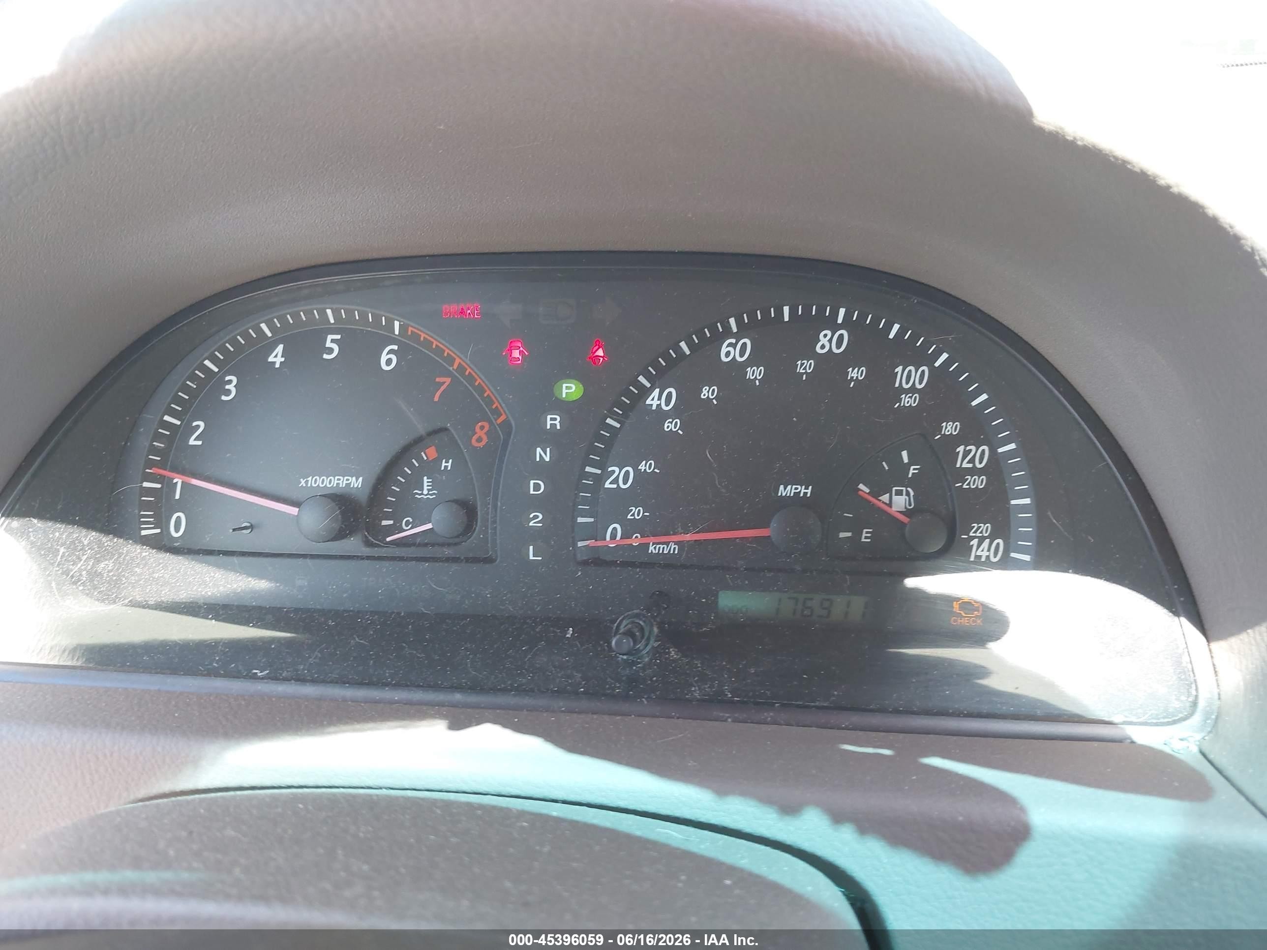 2002 Toyota Camry Le White vin: 4T1BE32K02U027782