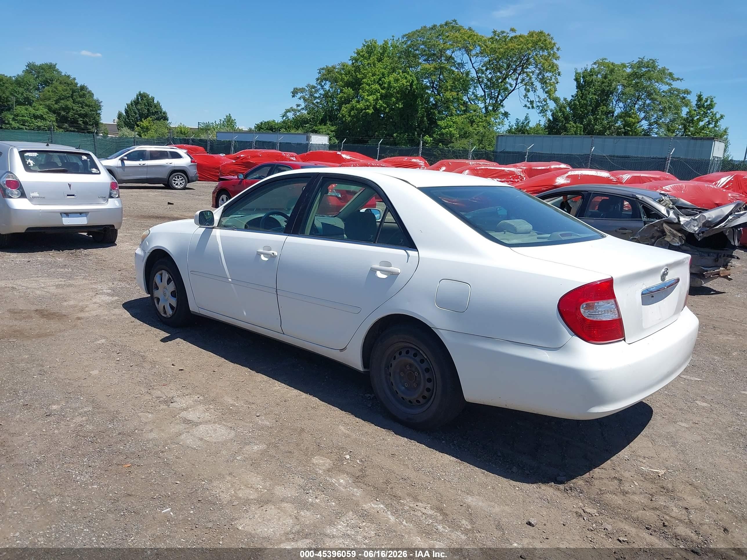 2002 Toyota Camry Le White vin: 4T1BE32K02U027782