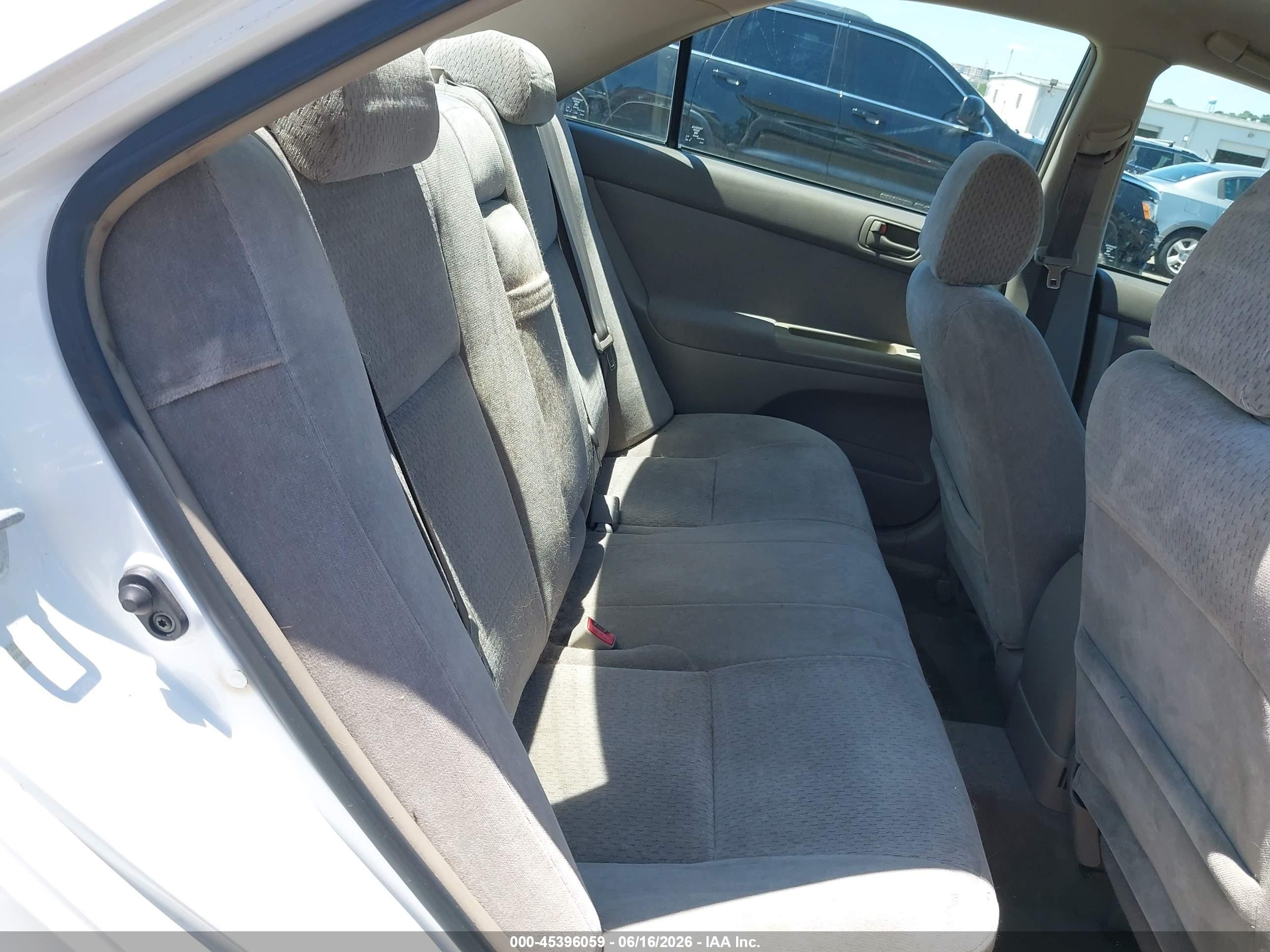2002 Toyota Camry Le White vin: 4T1BE32K02U027782