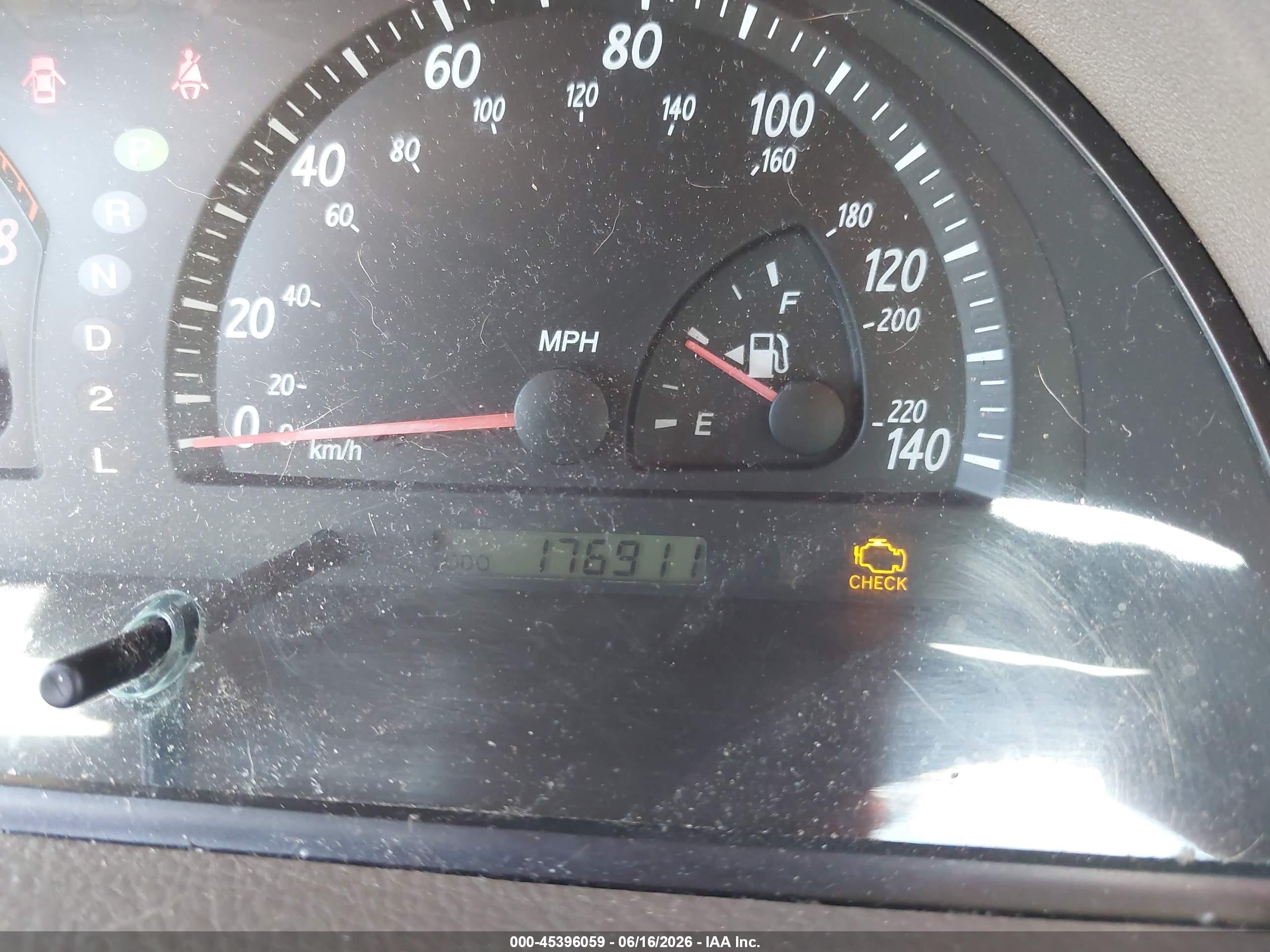 2002 Toyota Camry Le White vin: 4T1BE32K02U027782