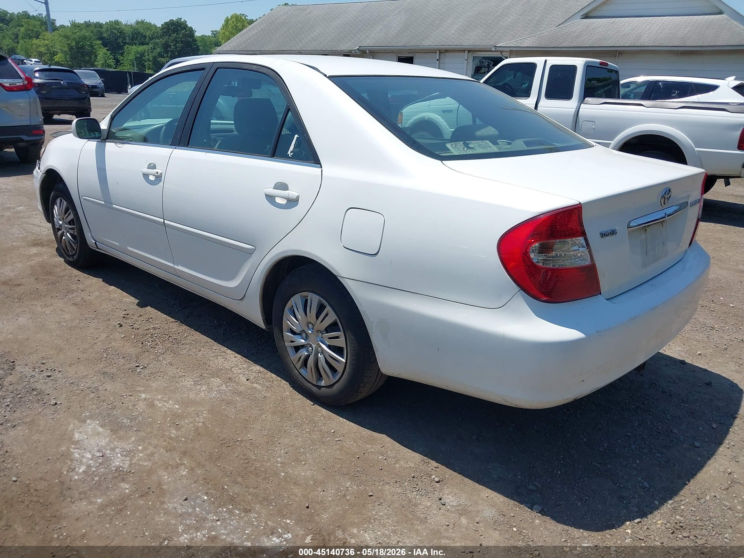 2002 Toyota Camry Le White vin: 4T1BE32K02U031542