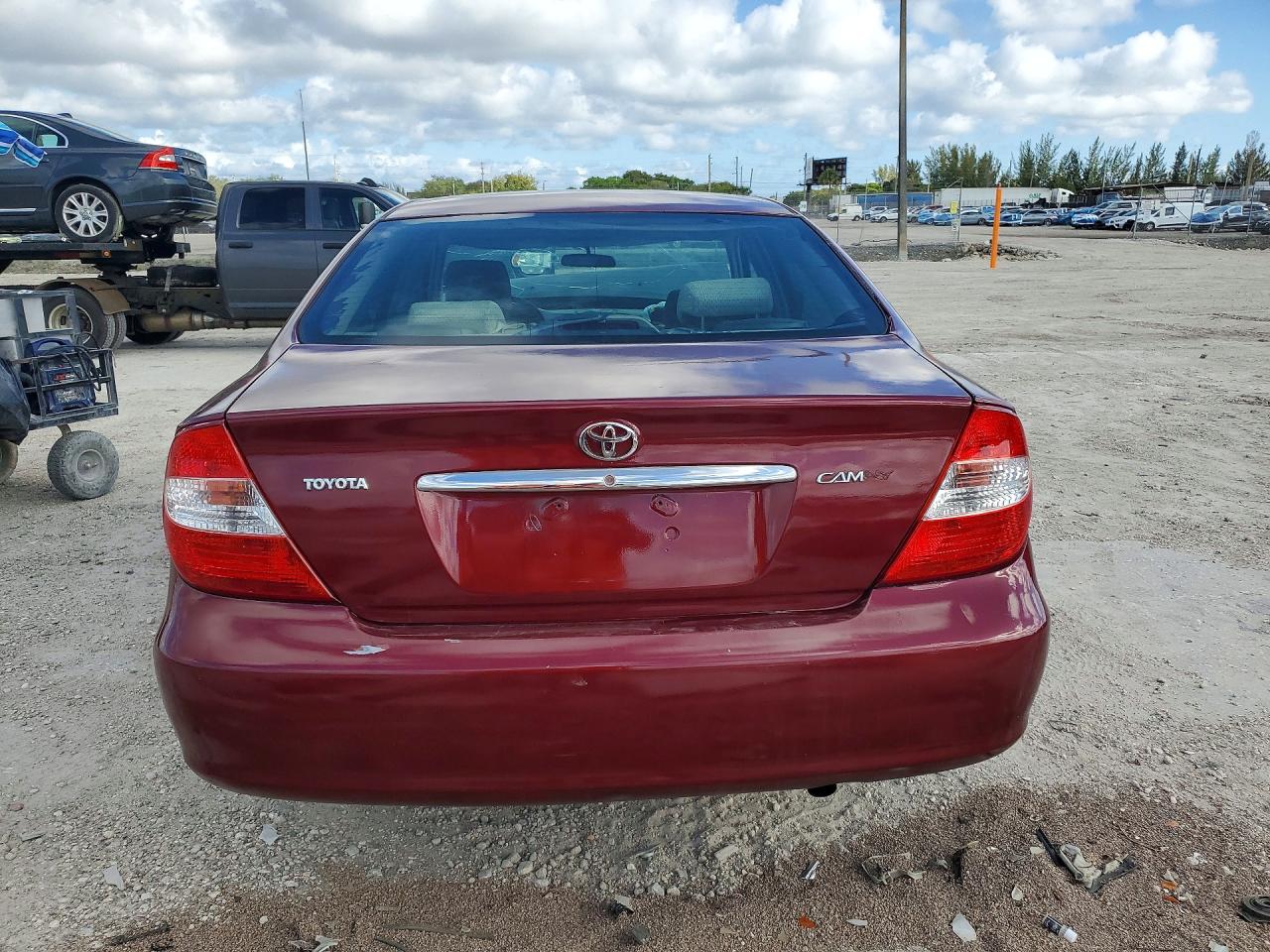 2002 Toyota Camry Le Burgundy vin: 4T1BE32K02U040368