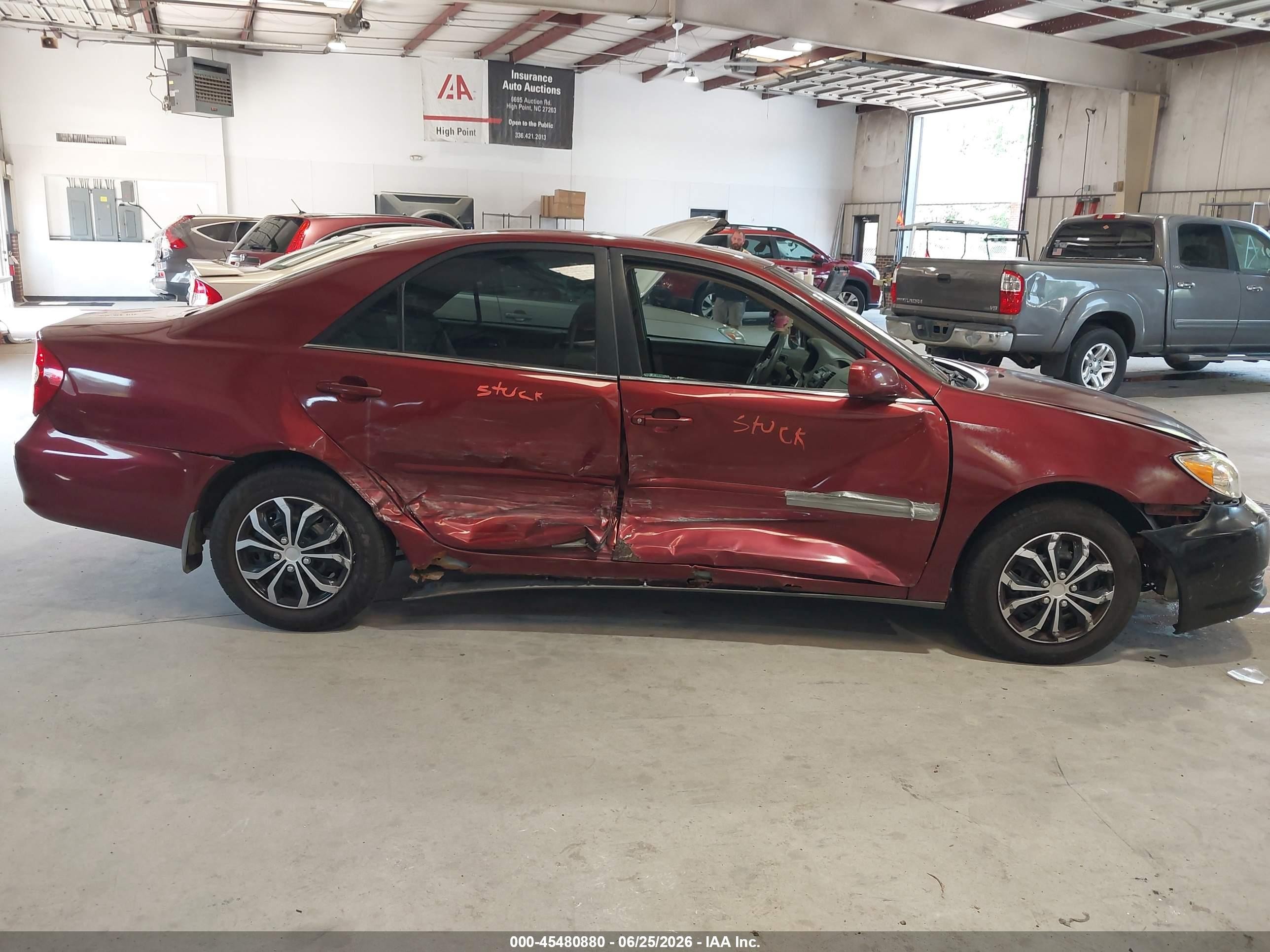 2002 Toyota Camry Le Maroon vin: 4T1BE32K02U067893