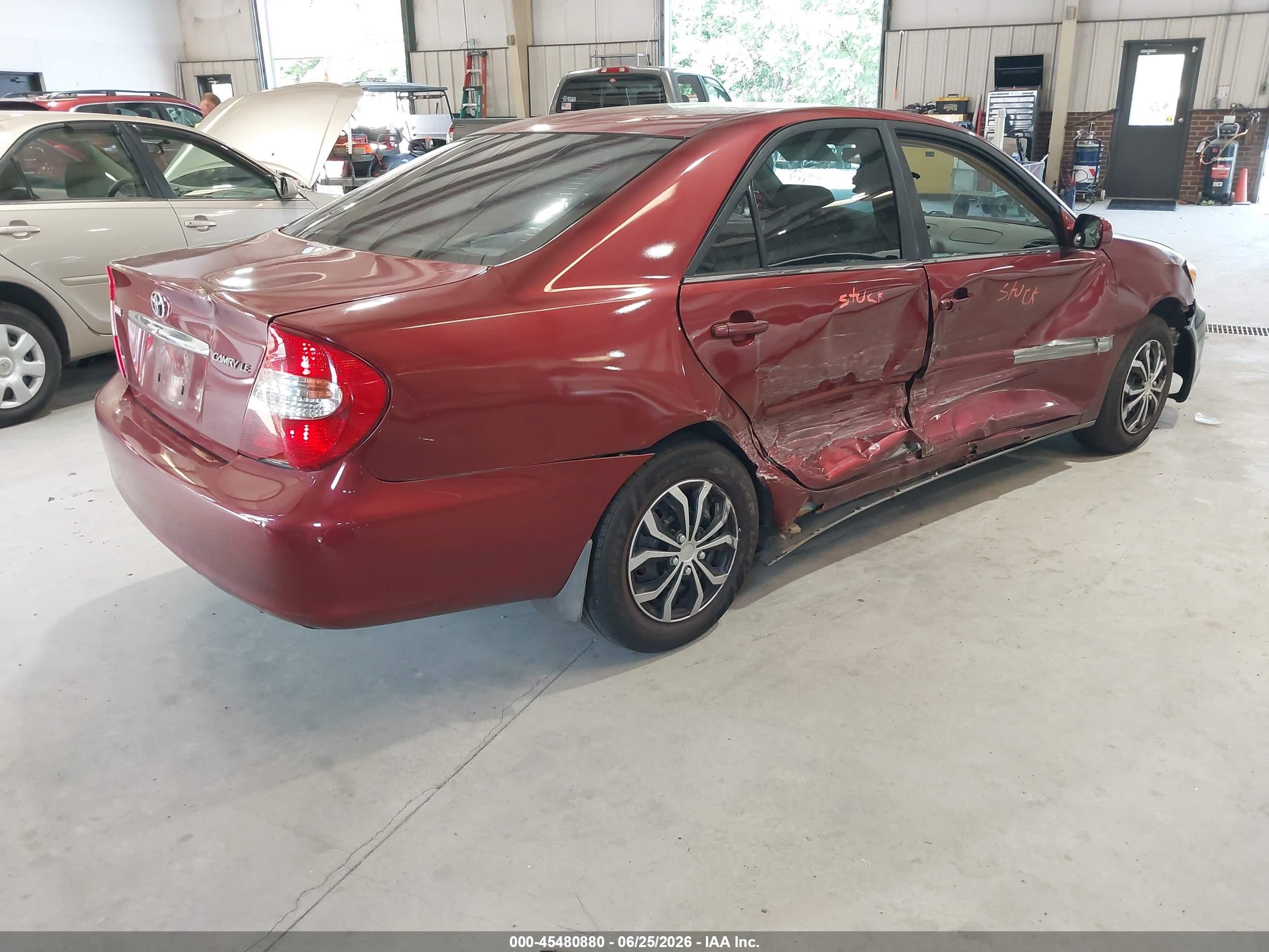 2002 Toyota Camry Le Maroon vin: 4T1BE32K02U067893