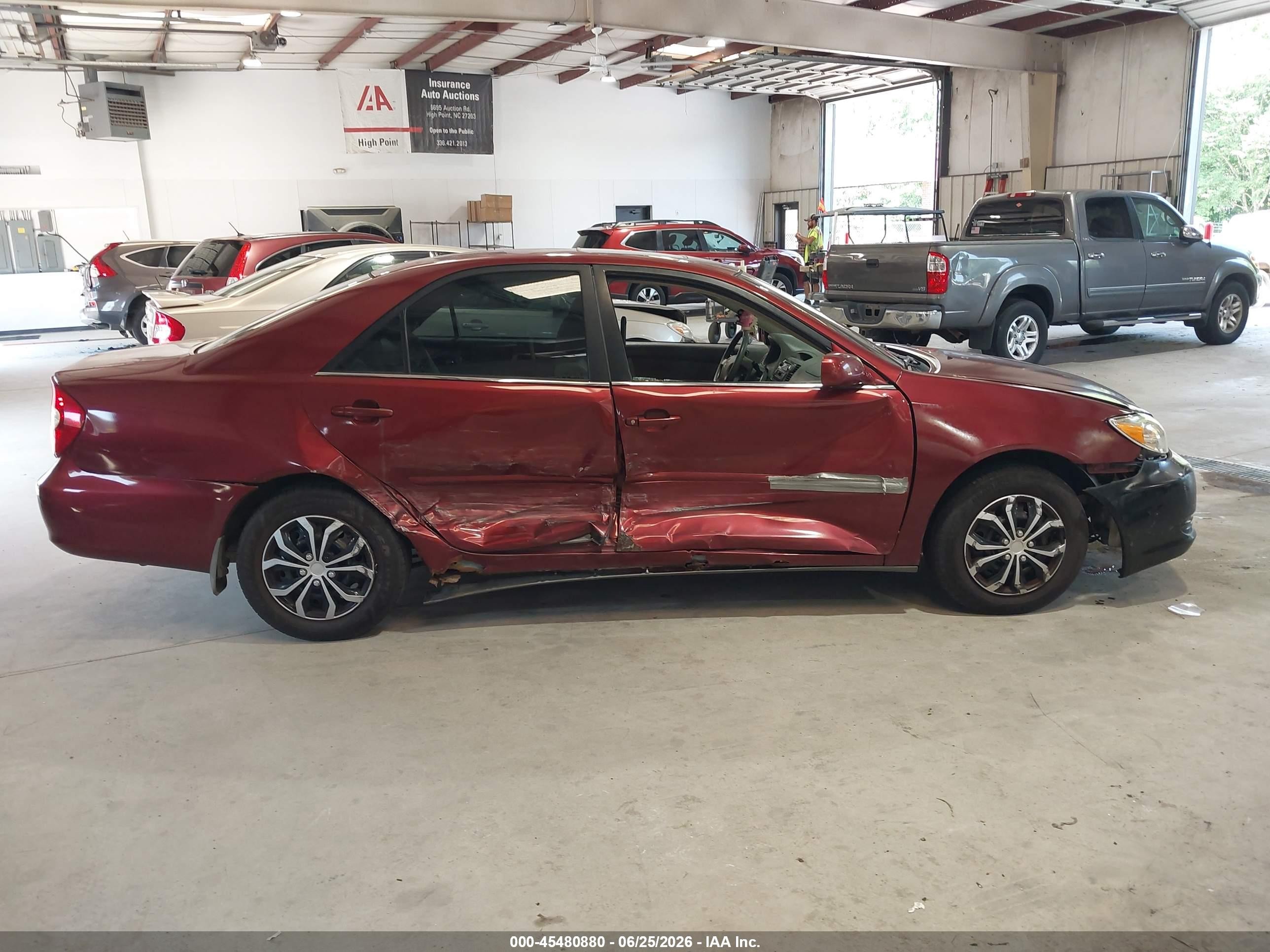2002 Toyota Camry Le Maroon vin: 4T1BE32K02U067893