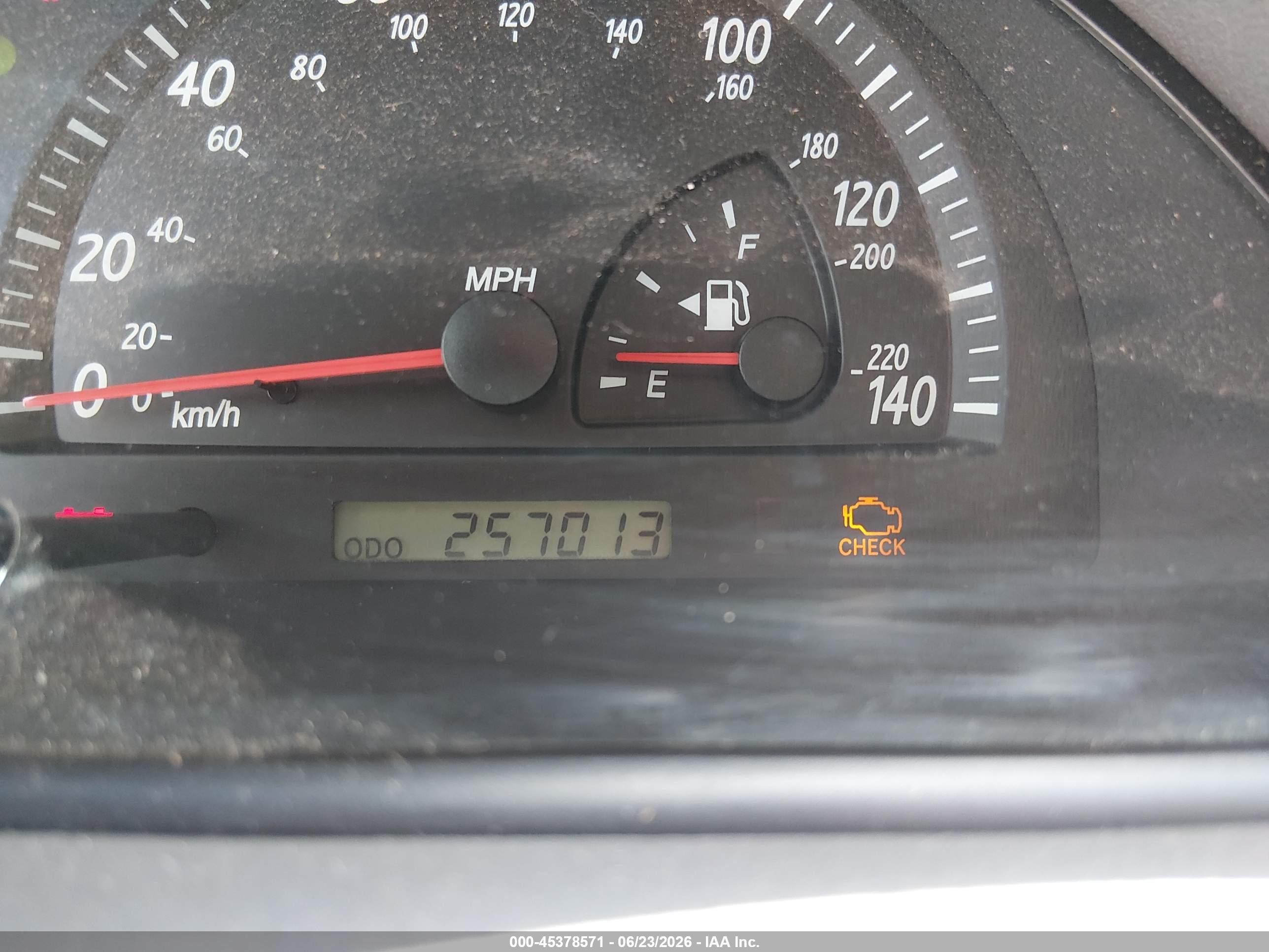 2002 Toyota Camry Le White vin: 4T1BE32K02U085925