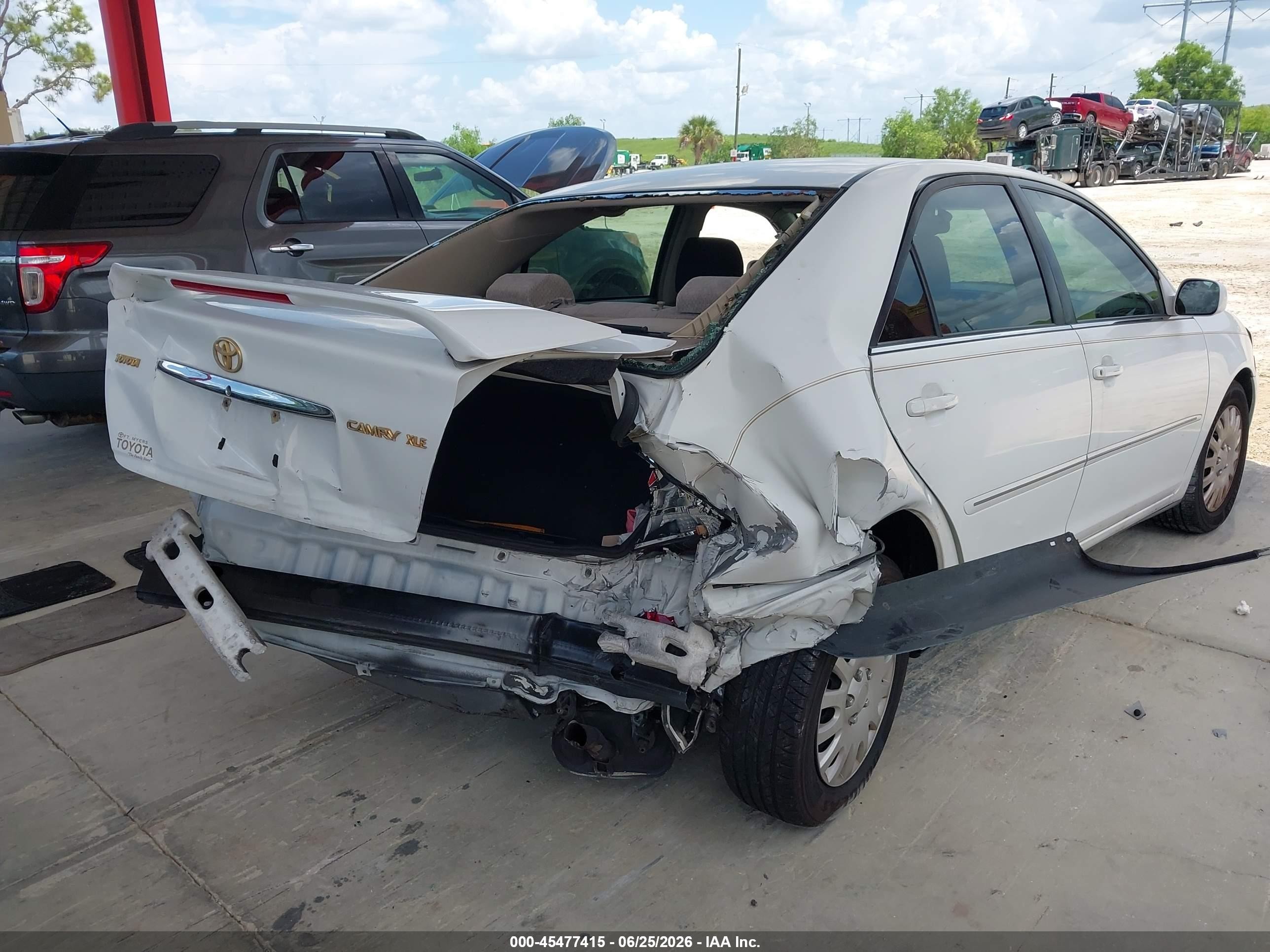 2002 Toyota Camry Xle White vin: 4T1BE32K02U101900