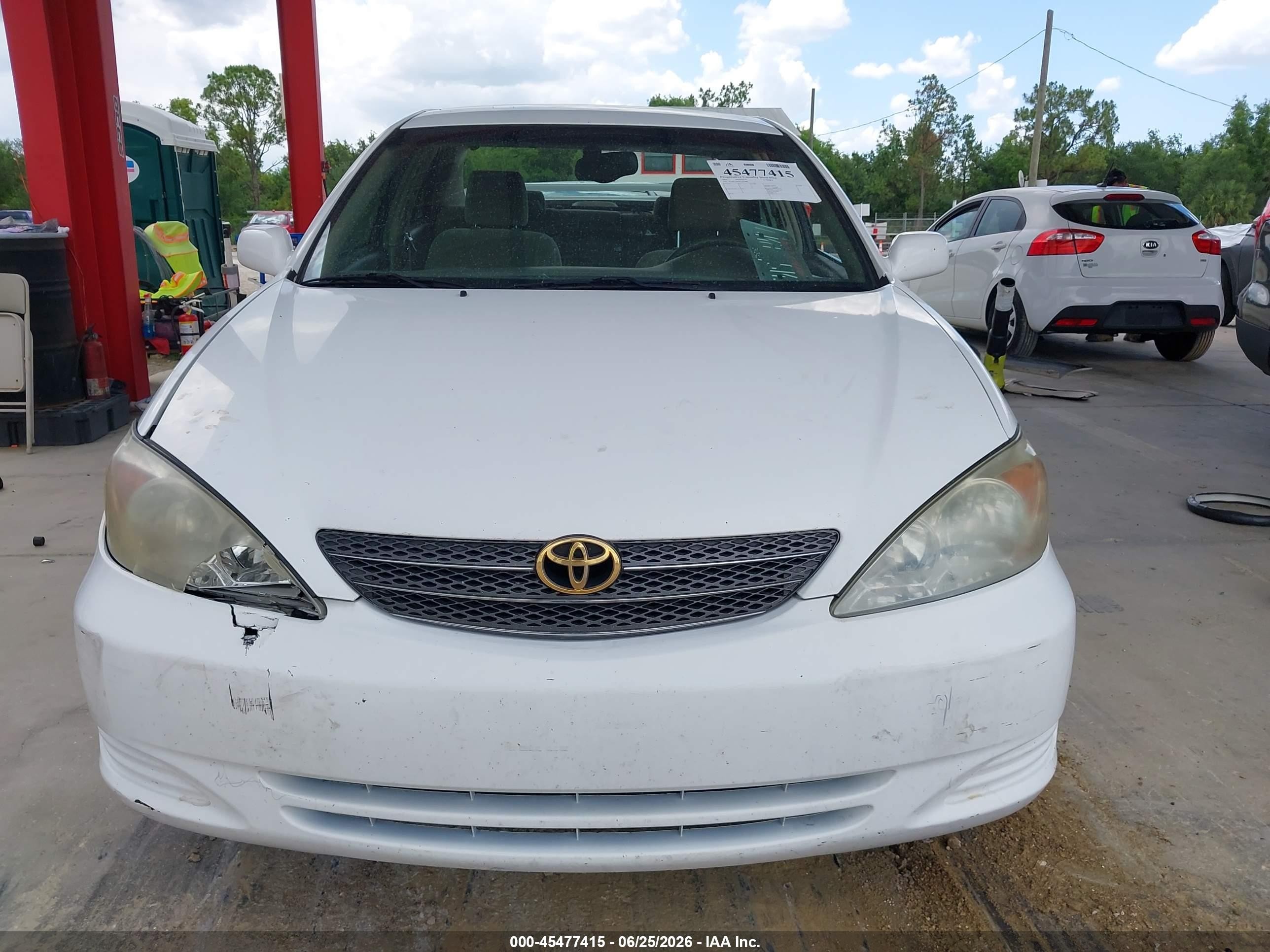 2002 Toyota Camry Xle White vin: 4T1BE32K02U101900