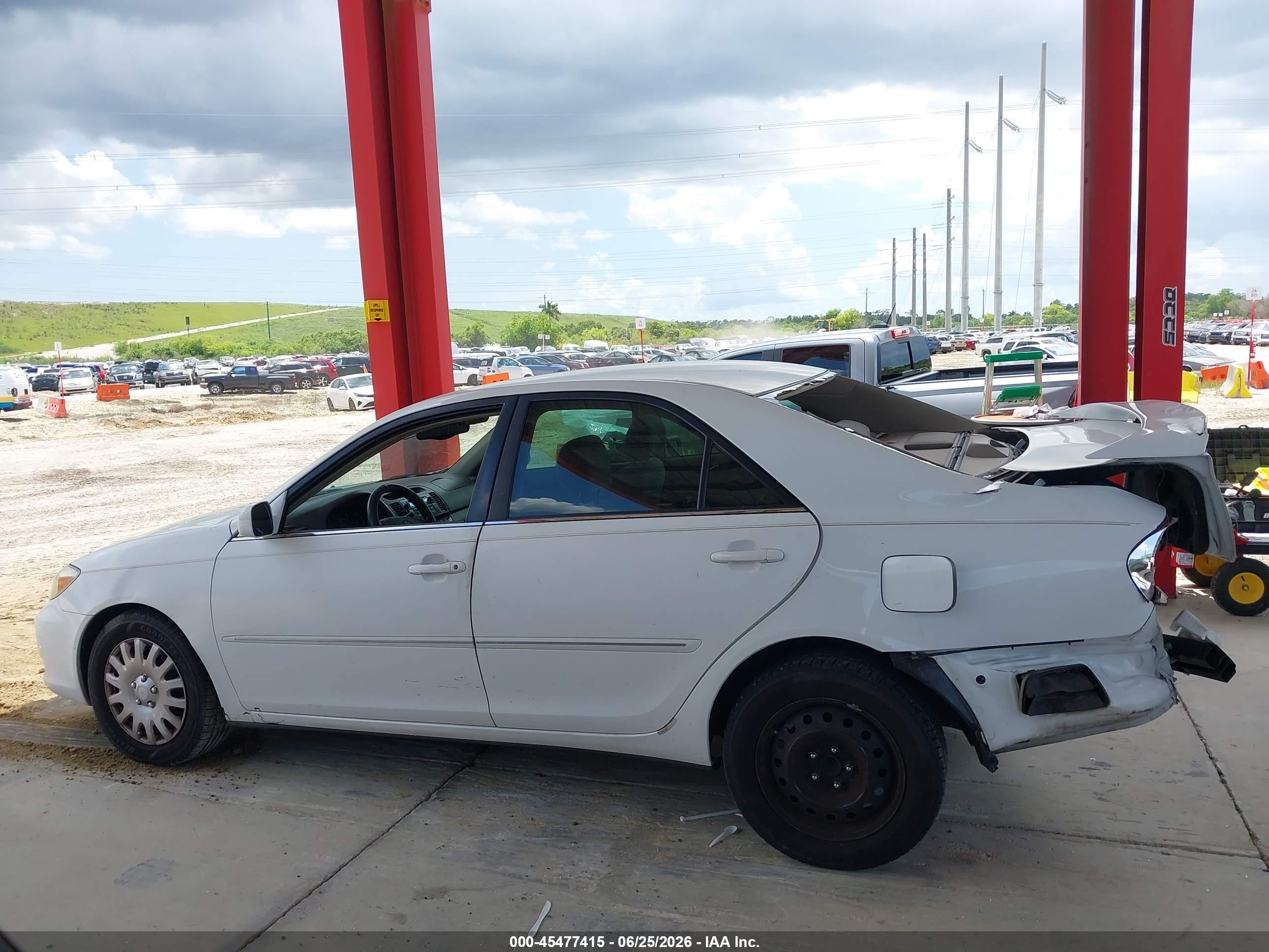 2002 Toyota Camry Xle White vin: 4T1BE32K02U101900