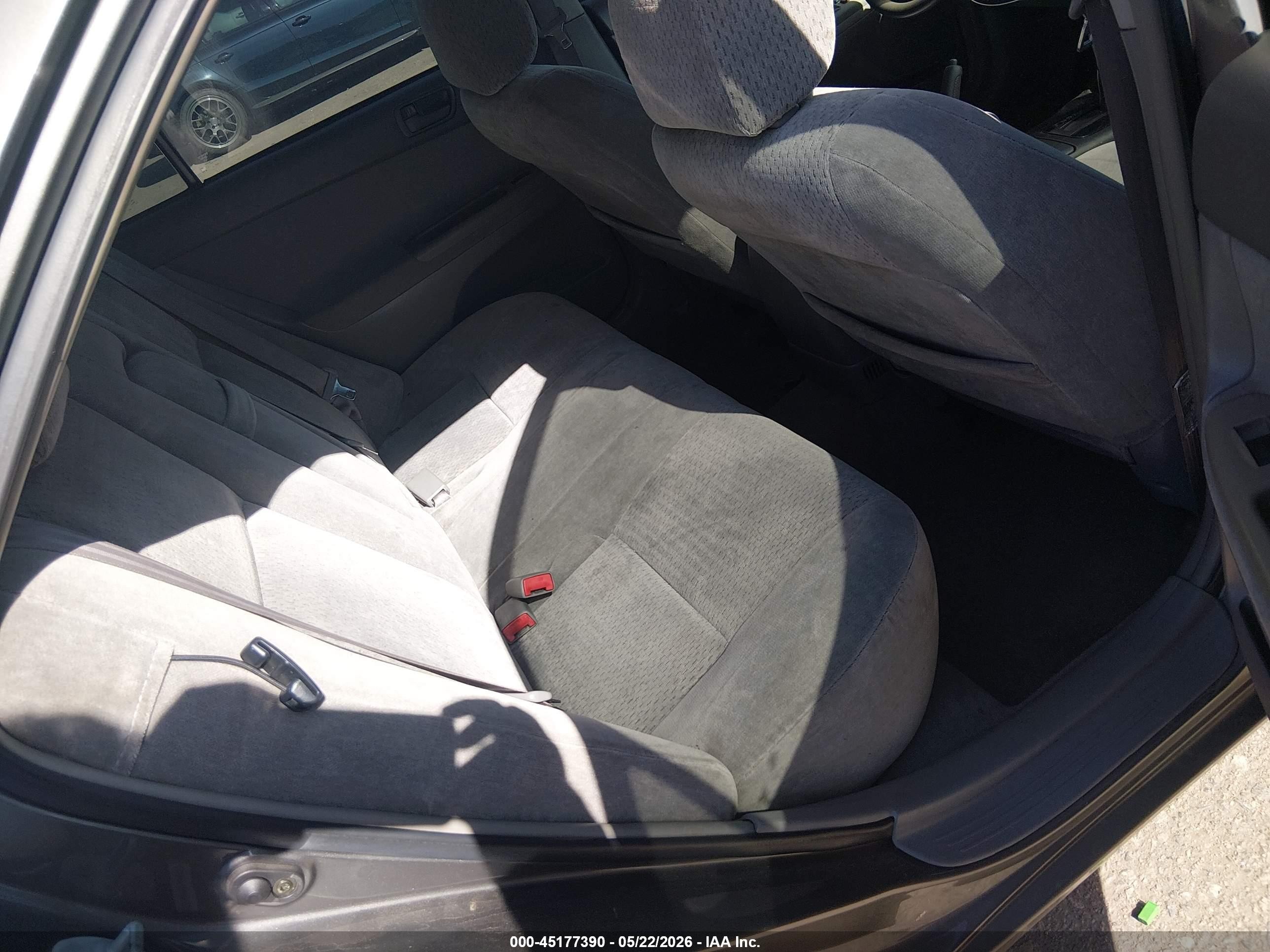 2002 Toyota Camry Le Gray vin: 4T1BE32K02U514383