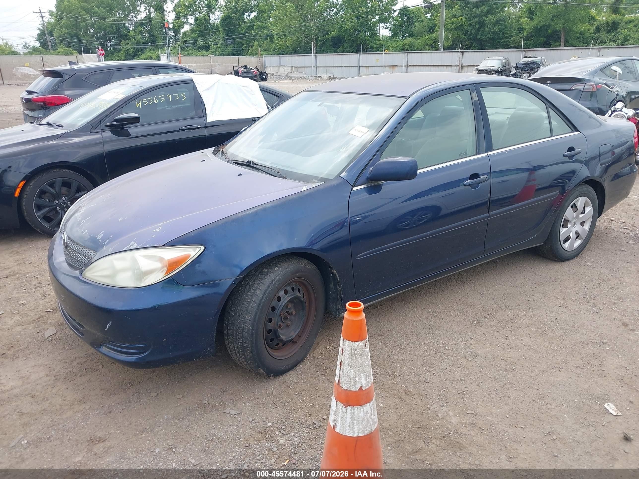 2002 Toyota Camry Le Blue vin: 4T1BE32K02U528395