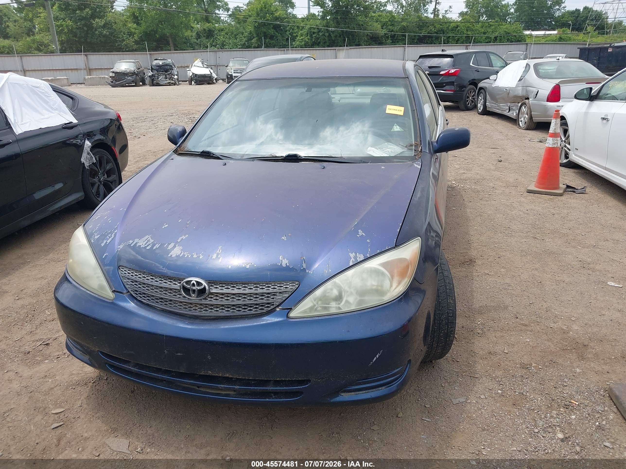 2002 Toyota Camry Le Blue vin: 4T1BE32K02U528395