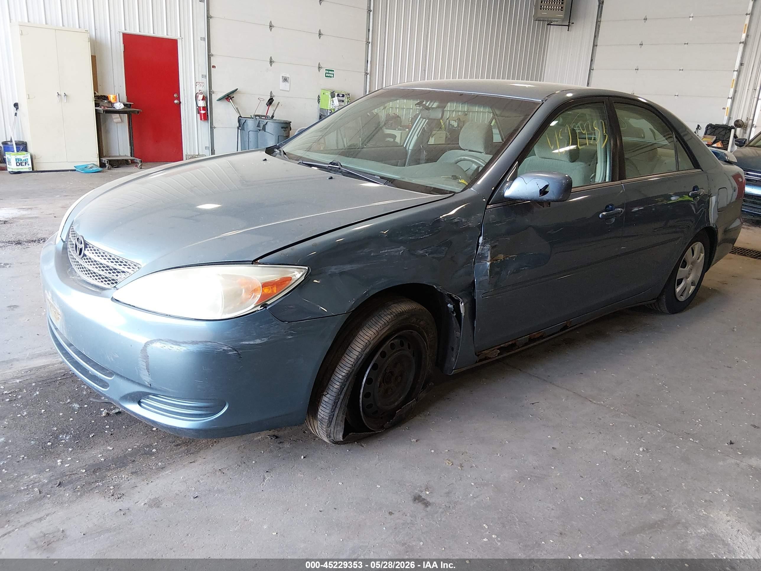 2002 Toyota Camry Le Blue vin: 4T1BE32K02U552129