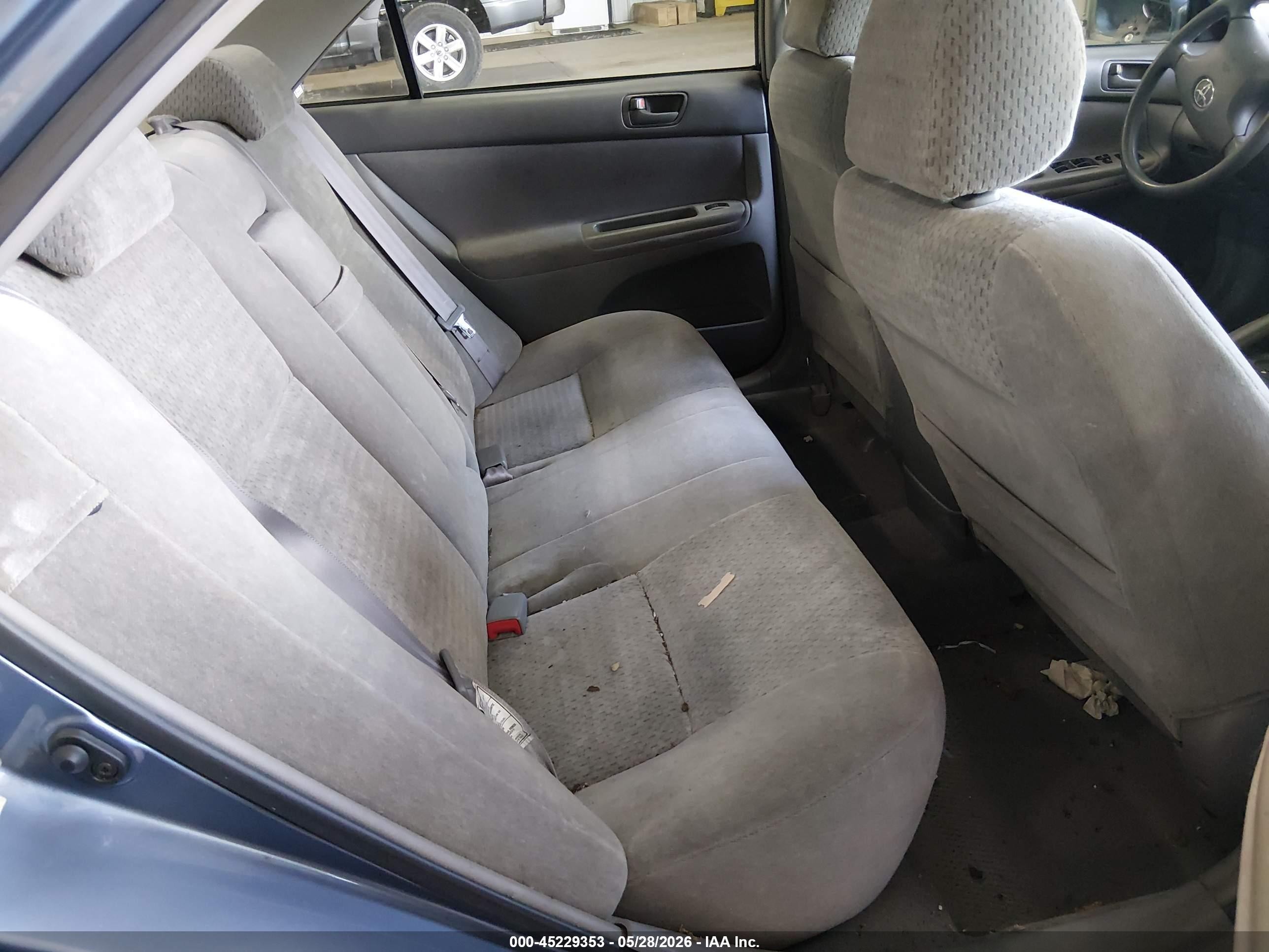 2002 Toyota Camry Le Blue vin: 4T1BE32K02U552129