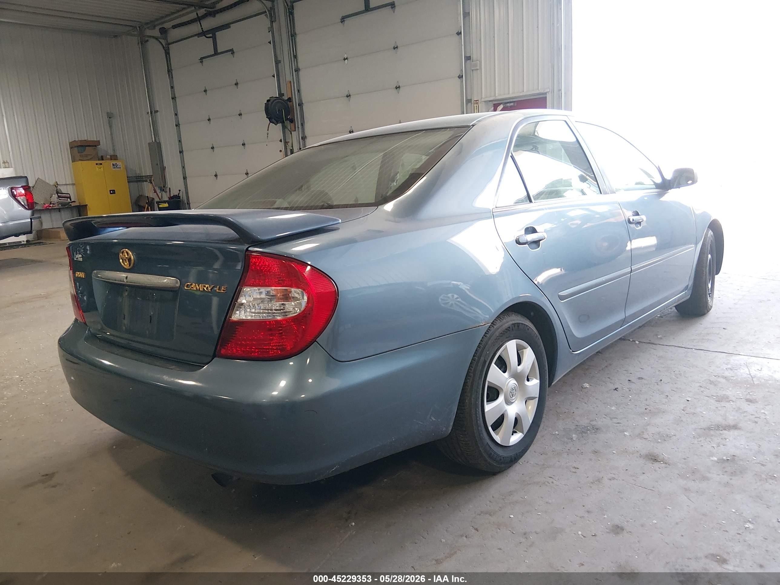 2002 Toyota Camry Le Blue vin: 4T1BE32K02U552129
