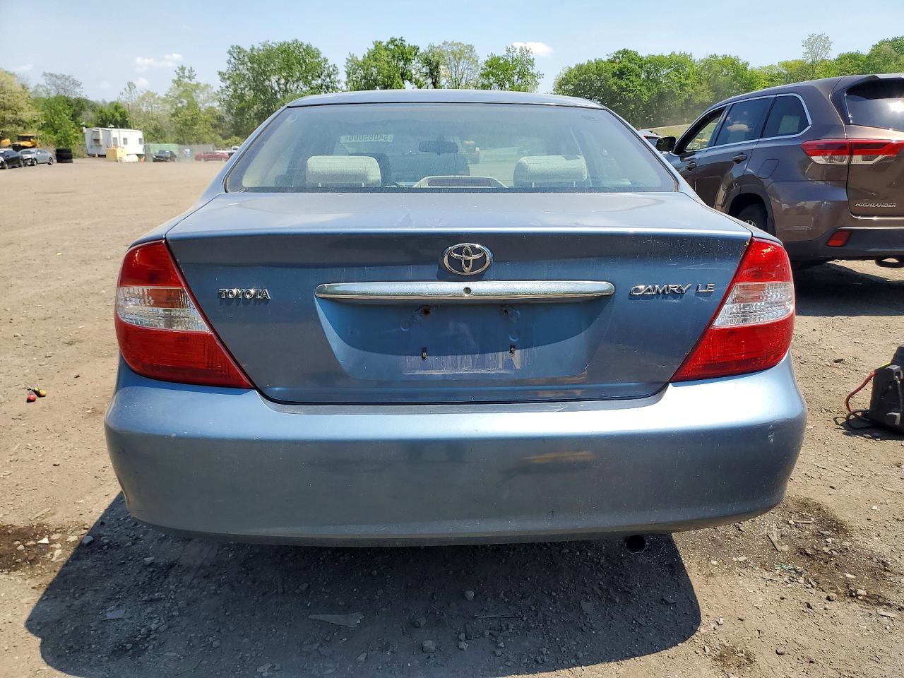 2002 Toyota Camry Le Blue vin: 4T1BE32K02U564829