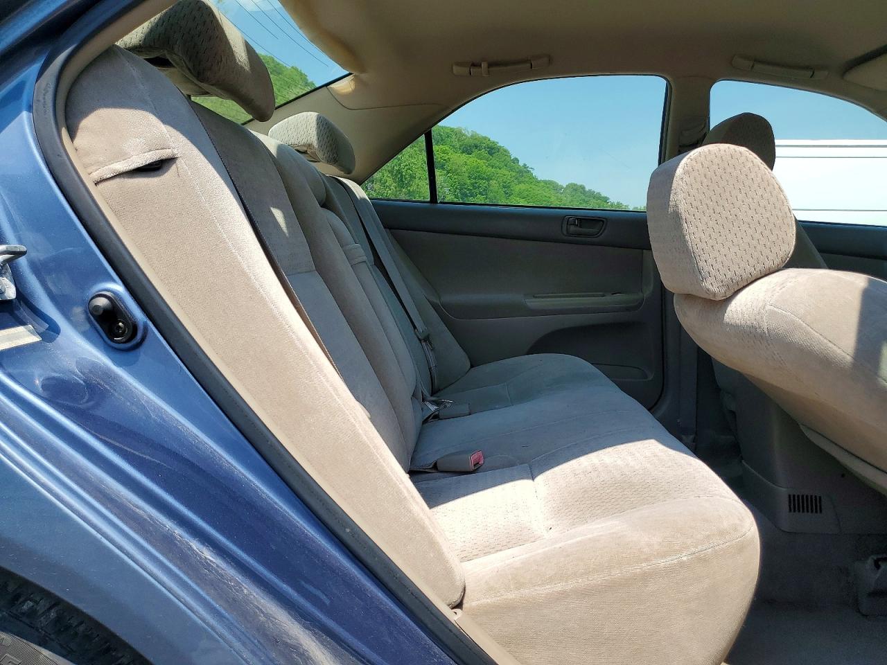 2002 Toyota Camry Le Blue vin: 4T1BE32K02U564829