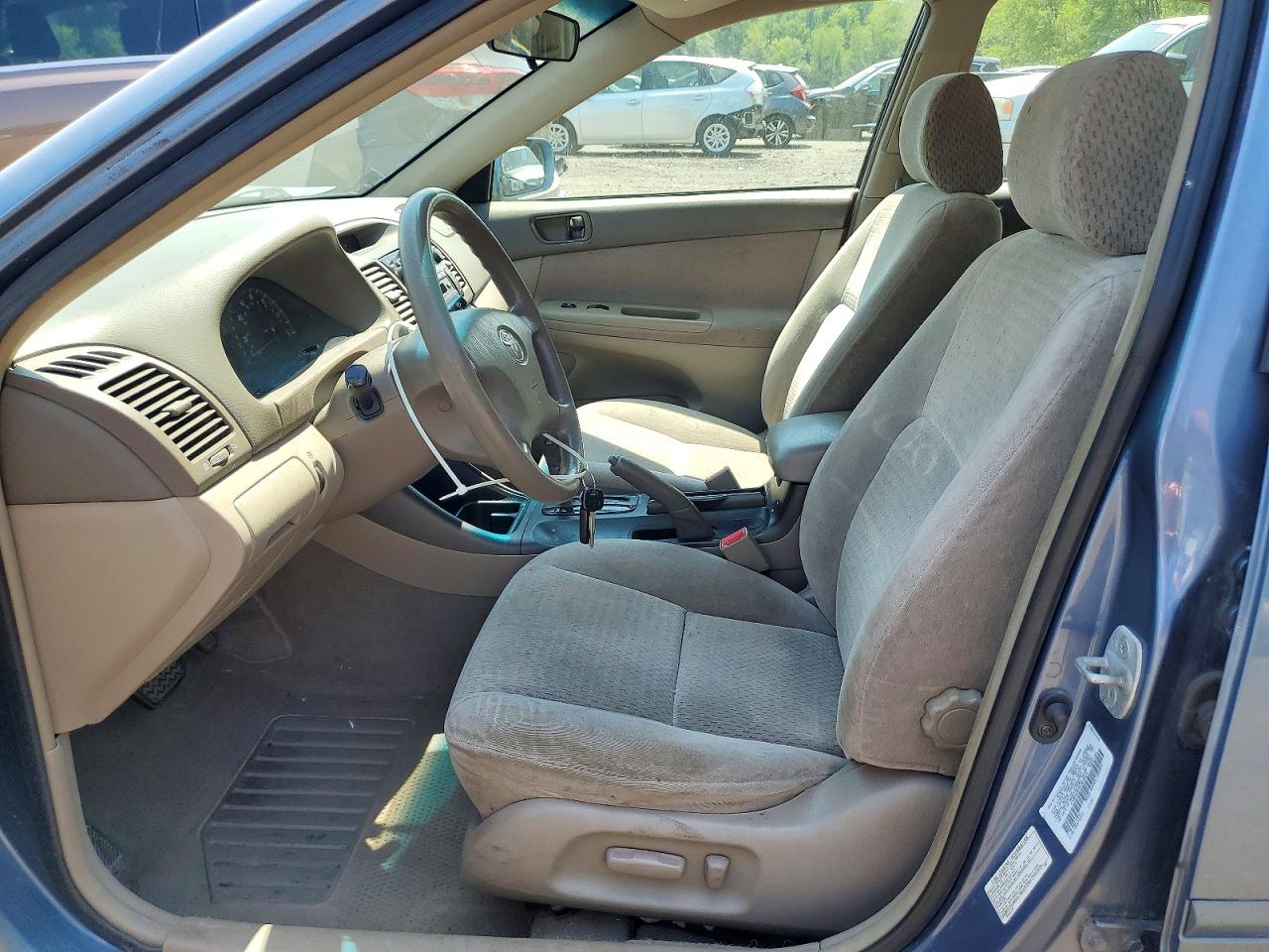 2002 Toyota Camry Le Blue vin: 4T1BE32K02U564829