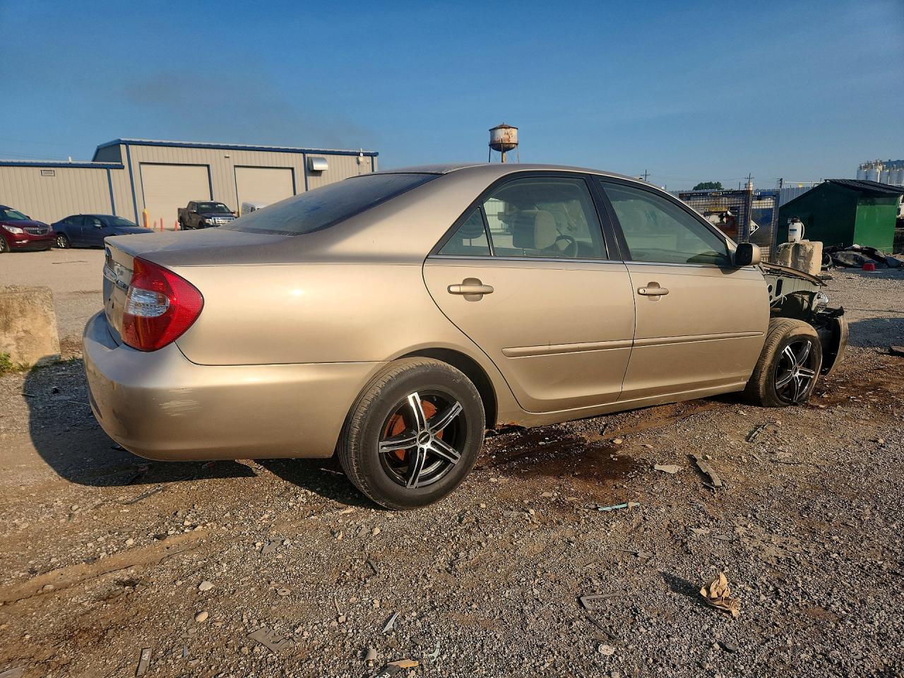 2002 Toyota Camry Le Tan vin: 4T1BE32K02U591674
