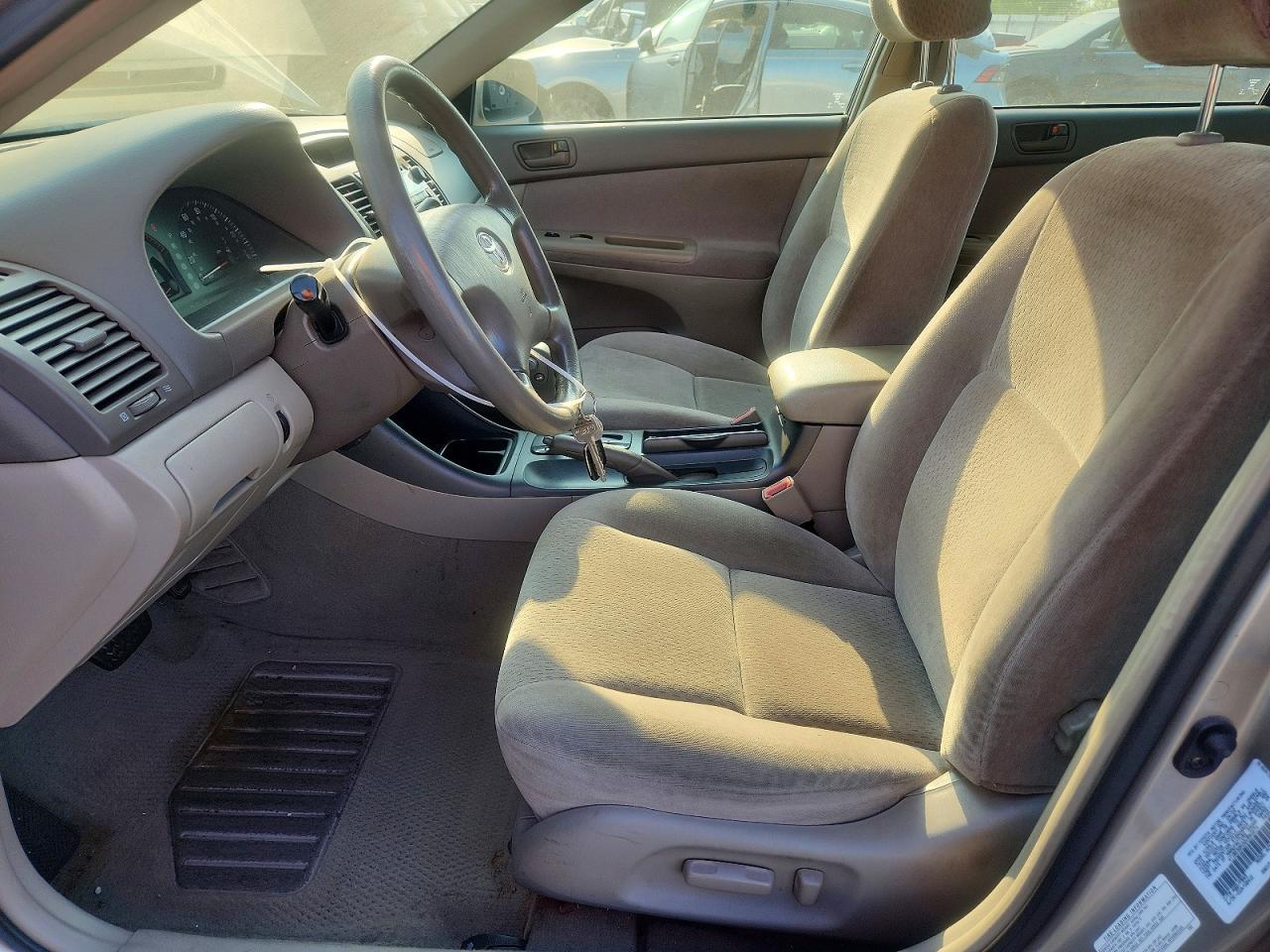 2002 Toyota Camry Le Tan vin: 4T1BE32K02U591674