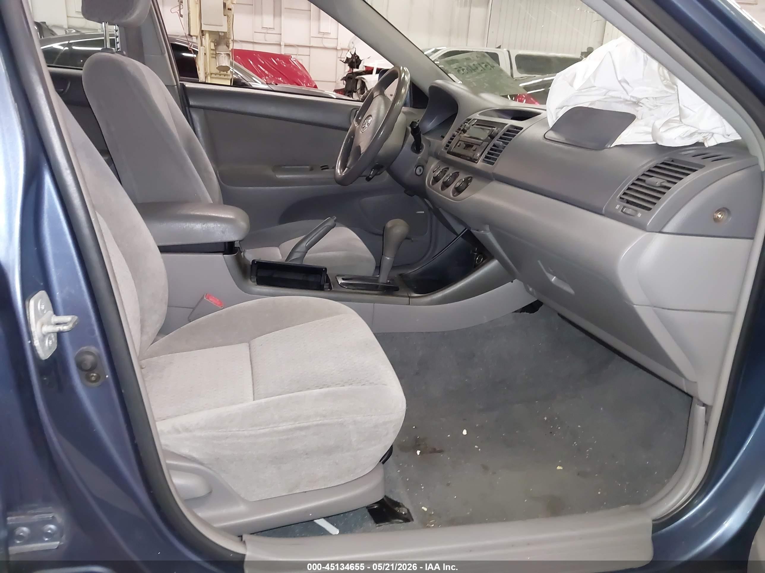 2003 Toyota Camry Le Blue vin: 4T1BE32K03U742658