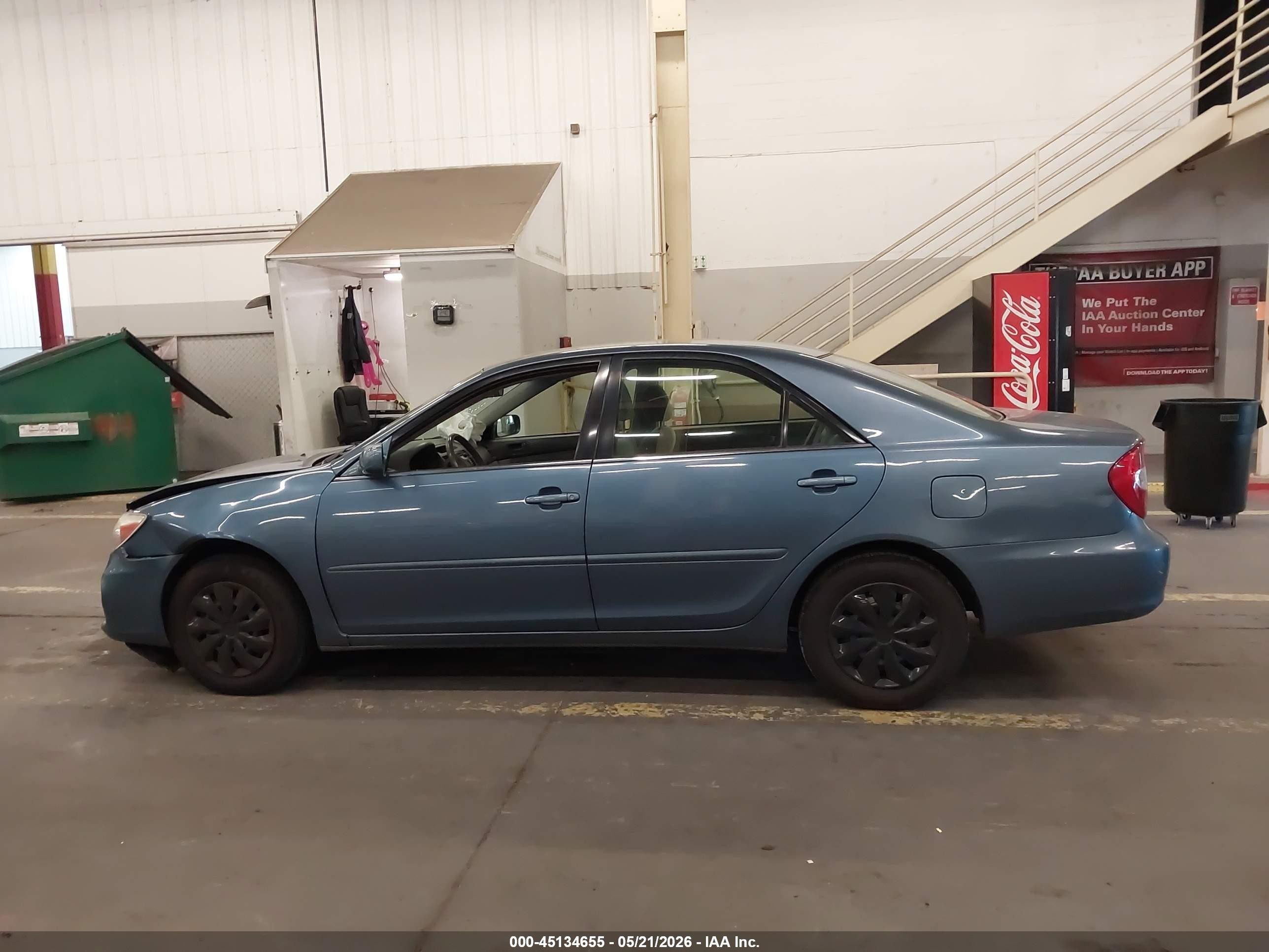 2003 Toyota Camry Le Blue vin: 4T1BE32K03U742658