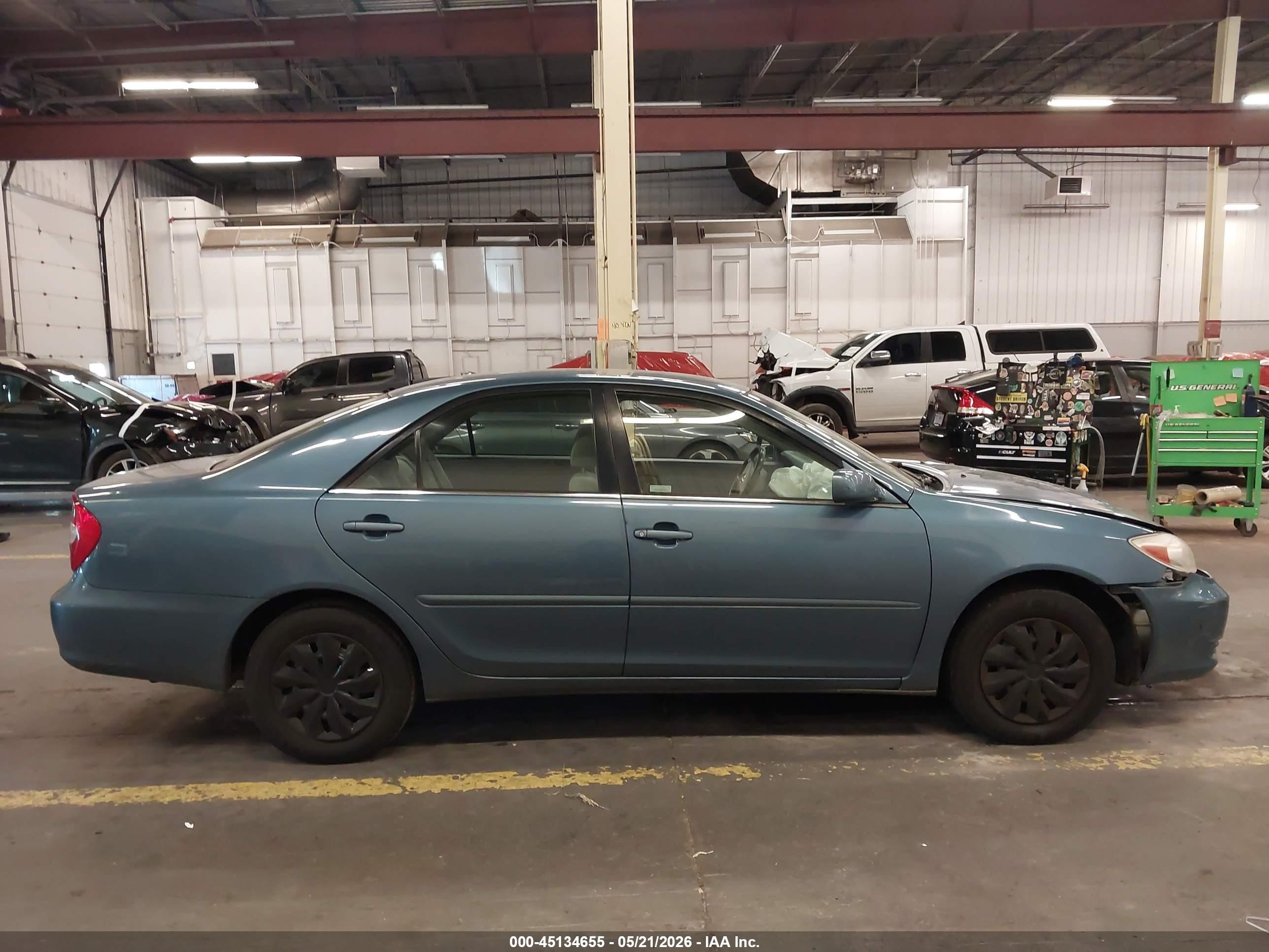 2003 Toyota Camry Le Blue vin: 4T1BE32K03U742658