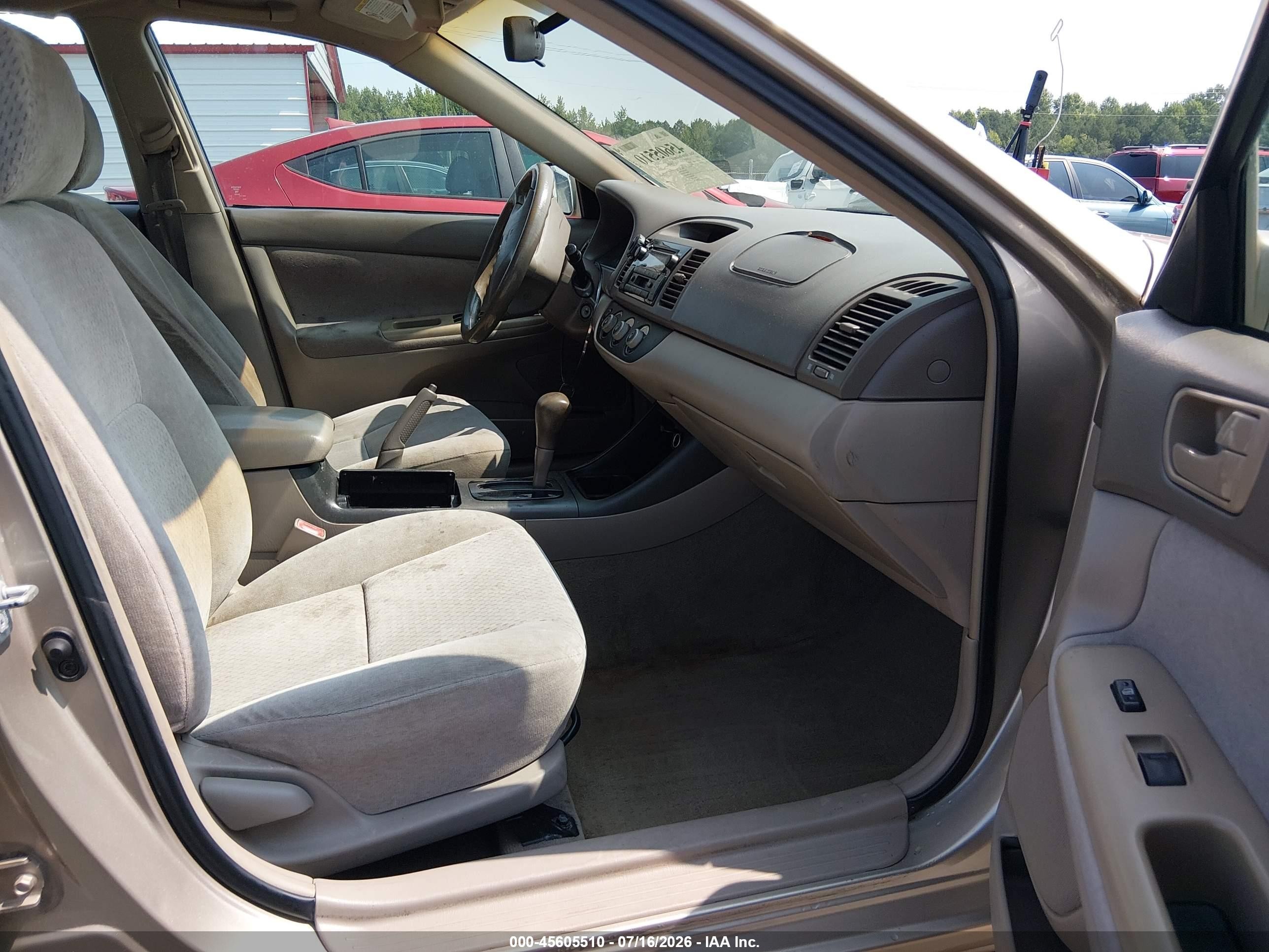 2003 Toyota Camry Le Gold vin: 4T1BE32K03U757046