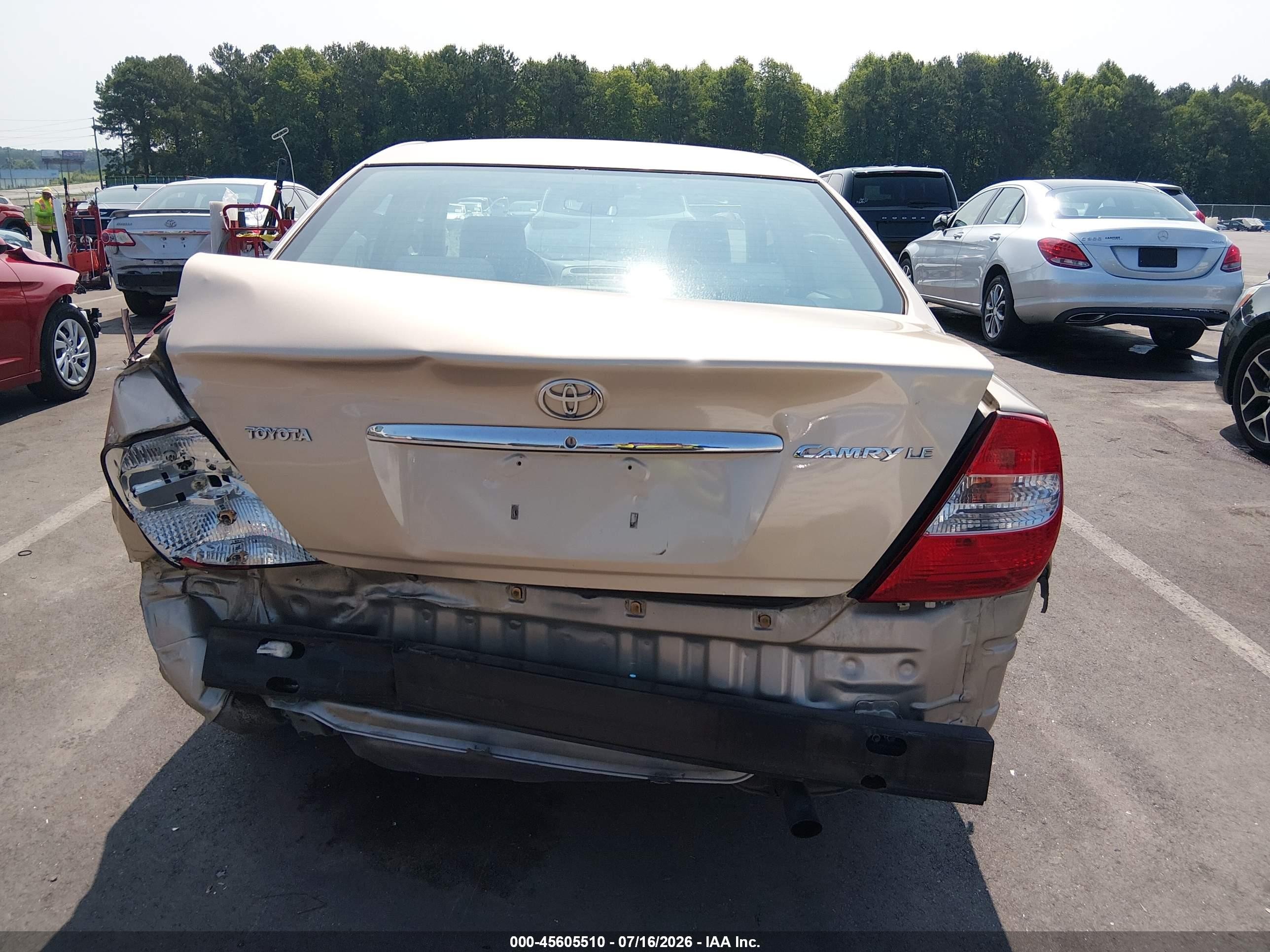 2003 Toyota Camry Le Gold vin: 4T1BE32K03U757046