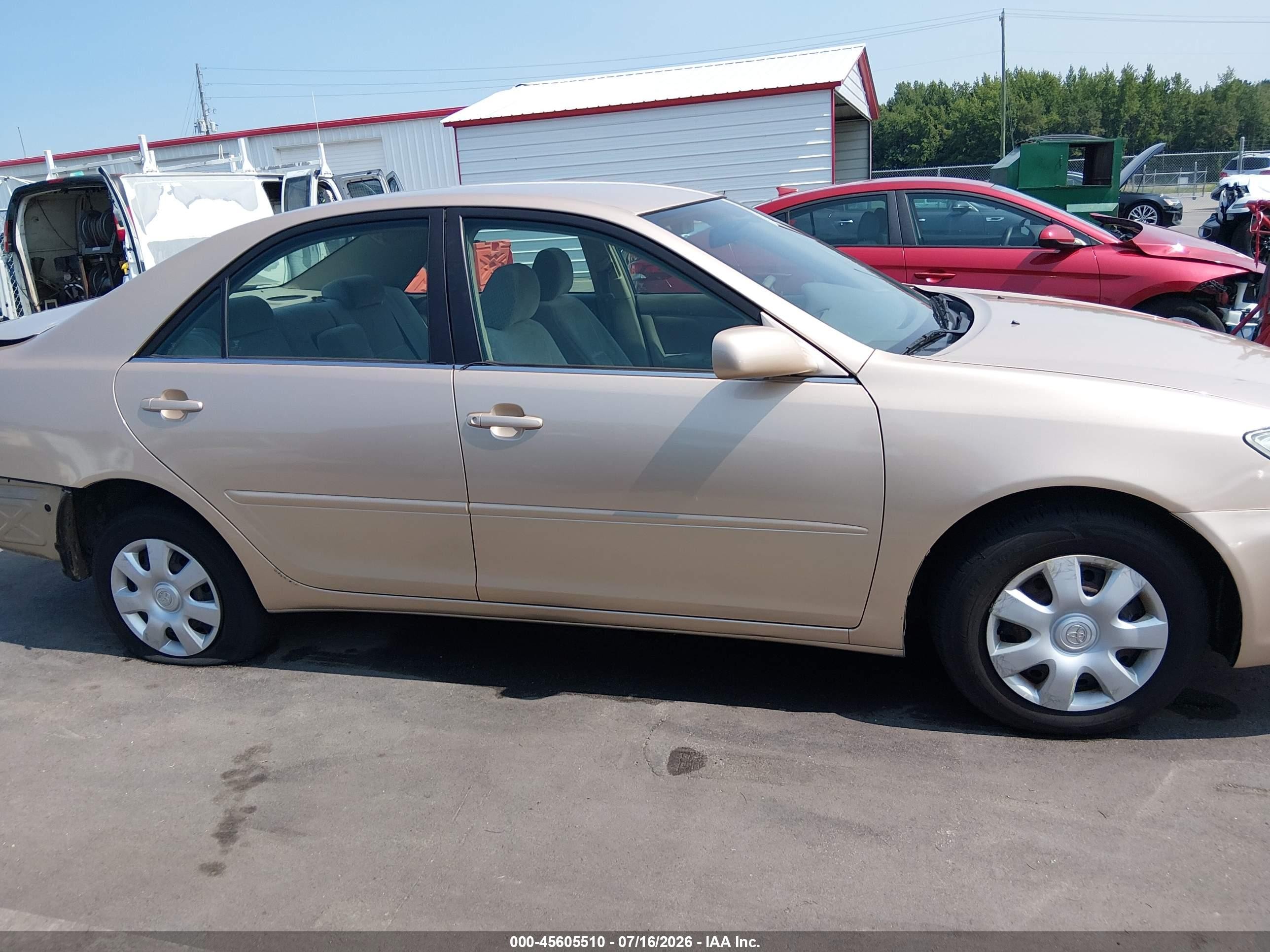 2003 Toyota Camry Le Gold vin: 4T1BE32K03U757046
