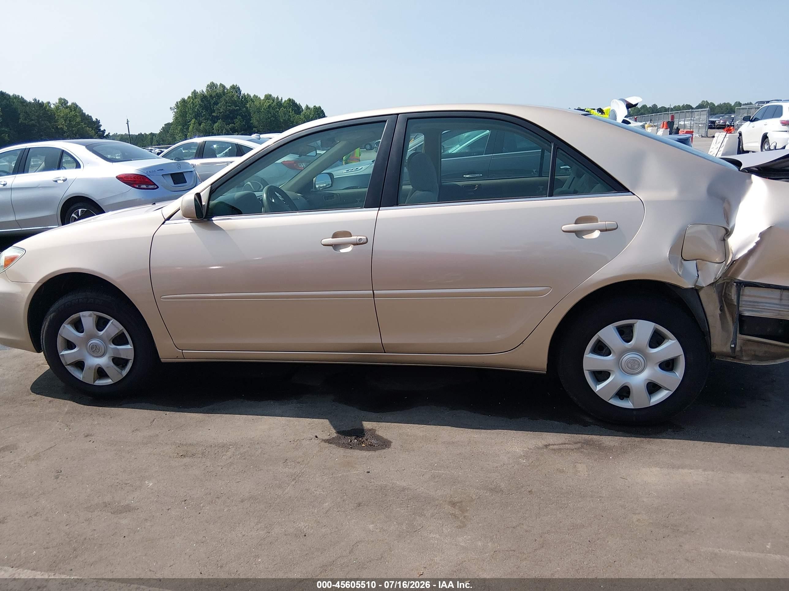 2003 Toyota Camry Le Gold vin: 4T1BE32K03U757046