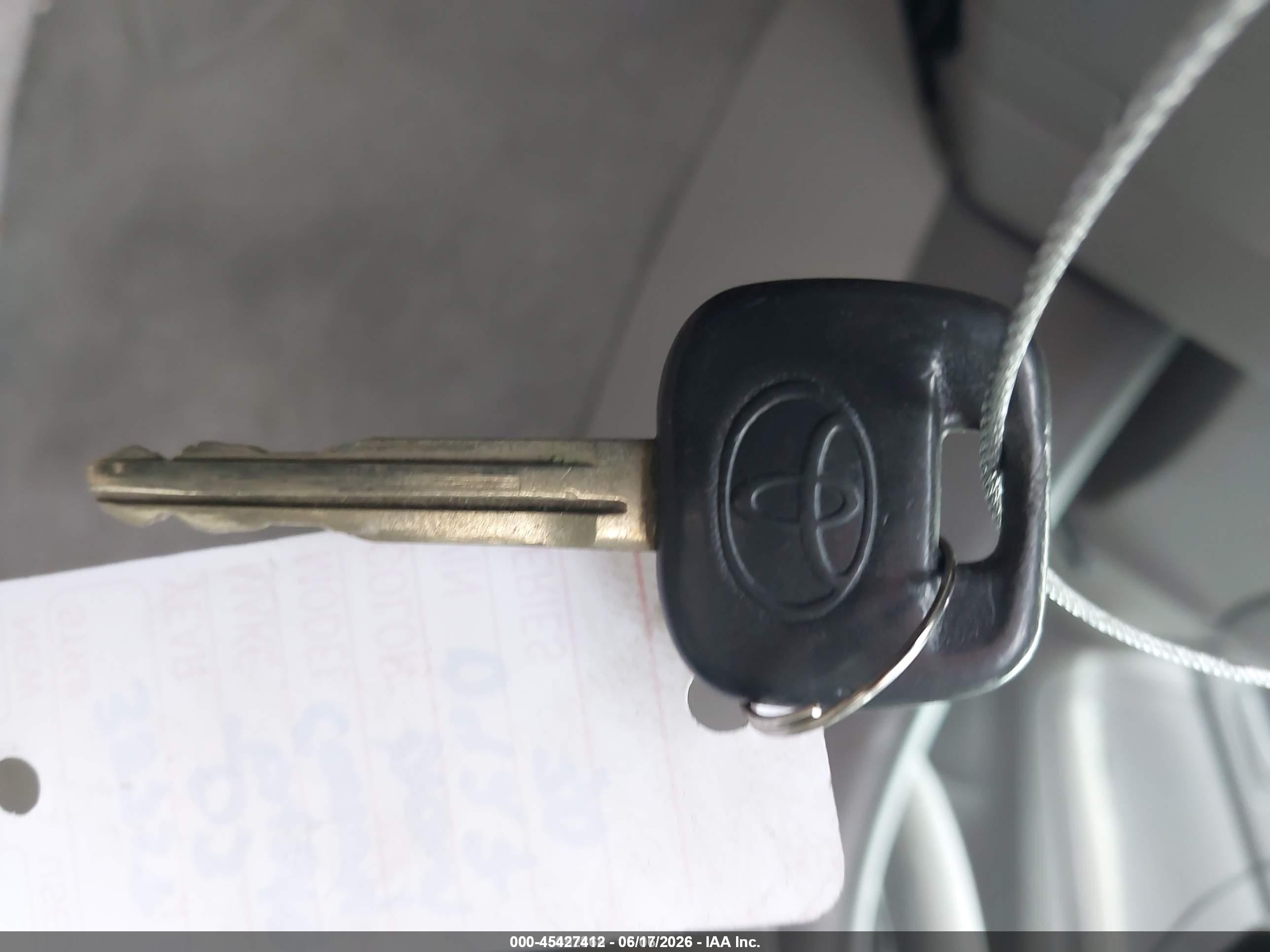 2003 Toyota Camry Le Серебряный vin: 4T1BE32K03U770427