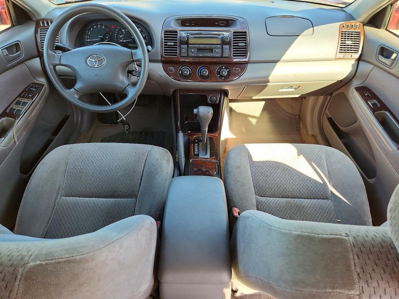 2004 Toyota Camry Le Red vin: 4T1BE32K04U278207
