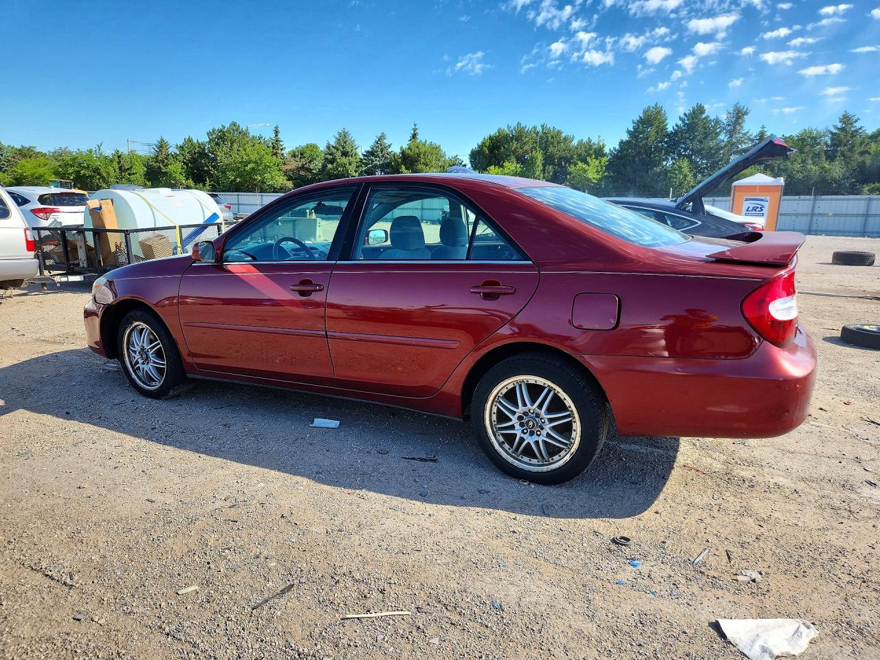 2004 Toyota Camry Le Red vin: 4T1BE32K04U278207