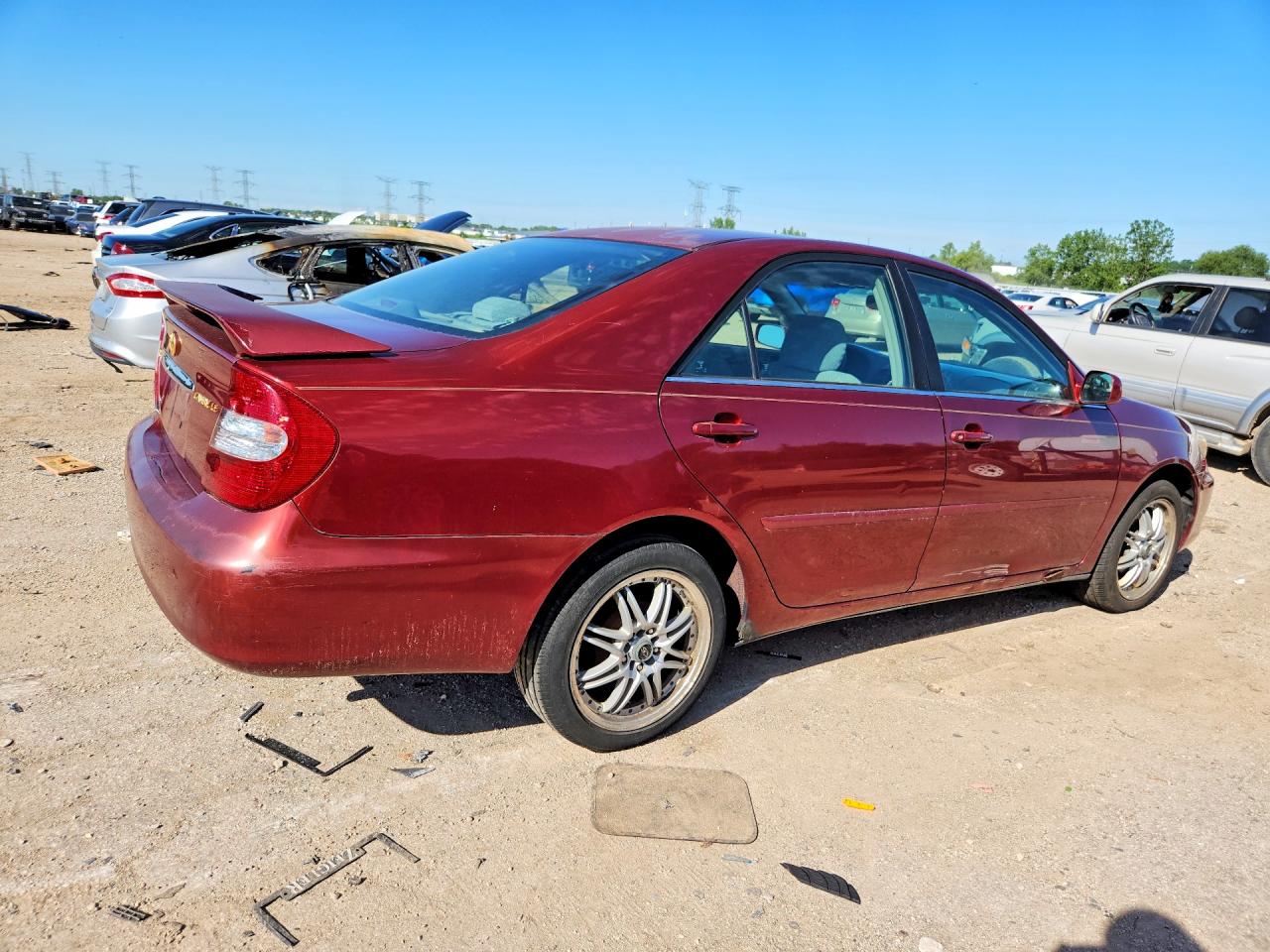 2004 Toyota Camry Le Red vin: 4T1BE32K04U278207