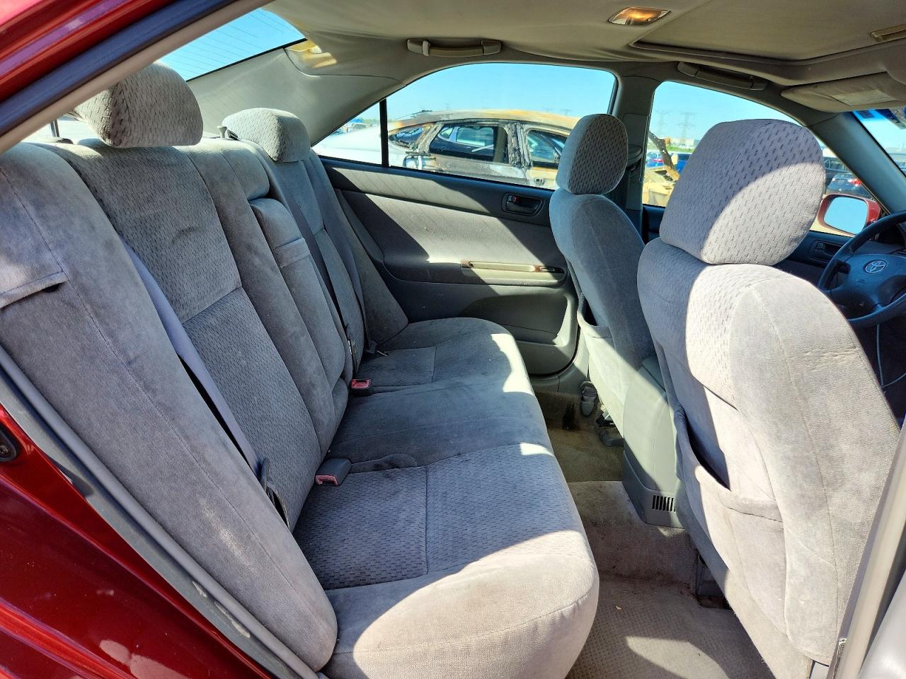 2004 Toyota Camry Le Red vin: 4T1BE32K04U278207
