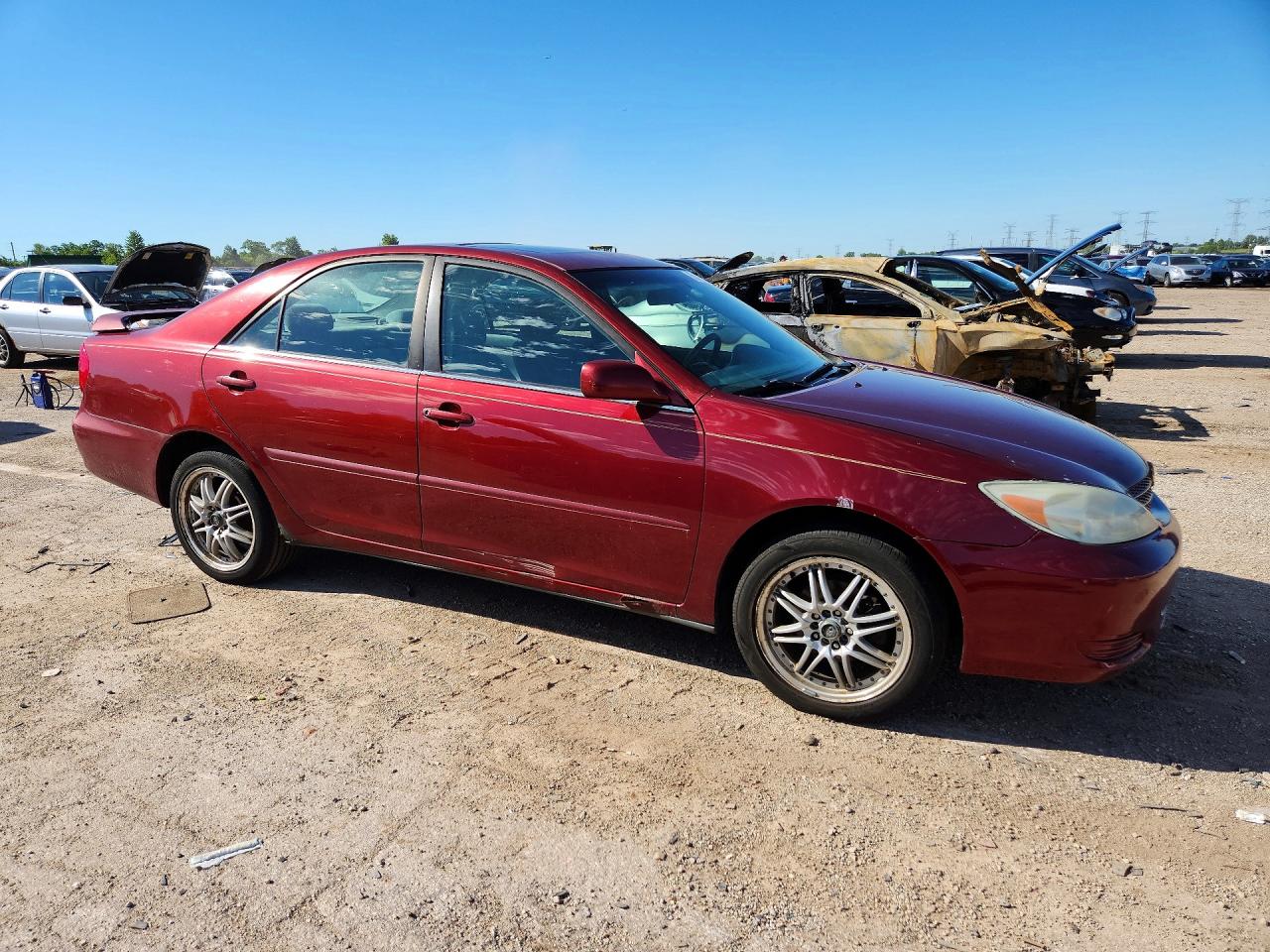 2004 Toyota Camry Le Red vin: 4T1BE32K04U278207