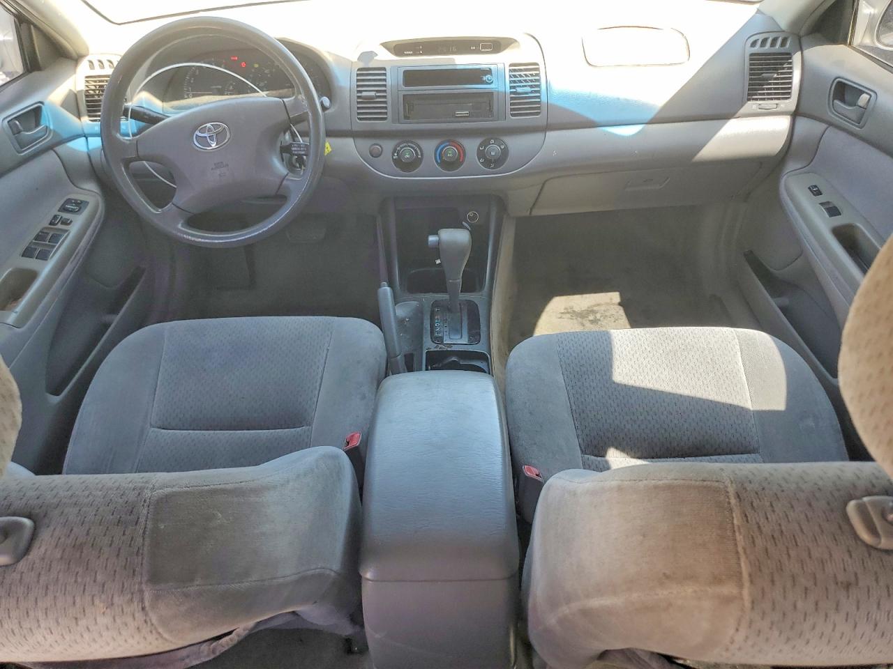 2004 Toyota Camry Le Silver vin: 4T1BE32K04U327907
