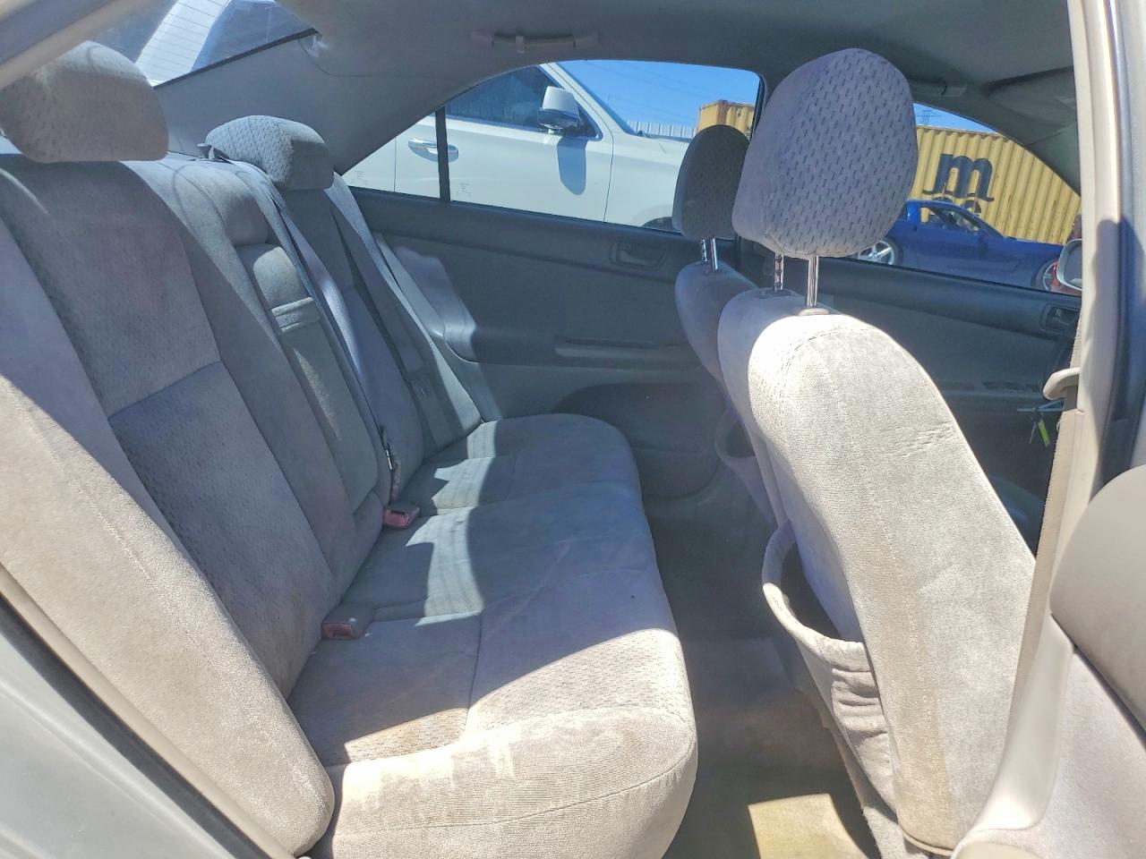 2004 Toyota Camry Le Silver vin: 4T1BE32K04U327907