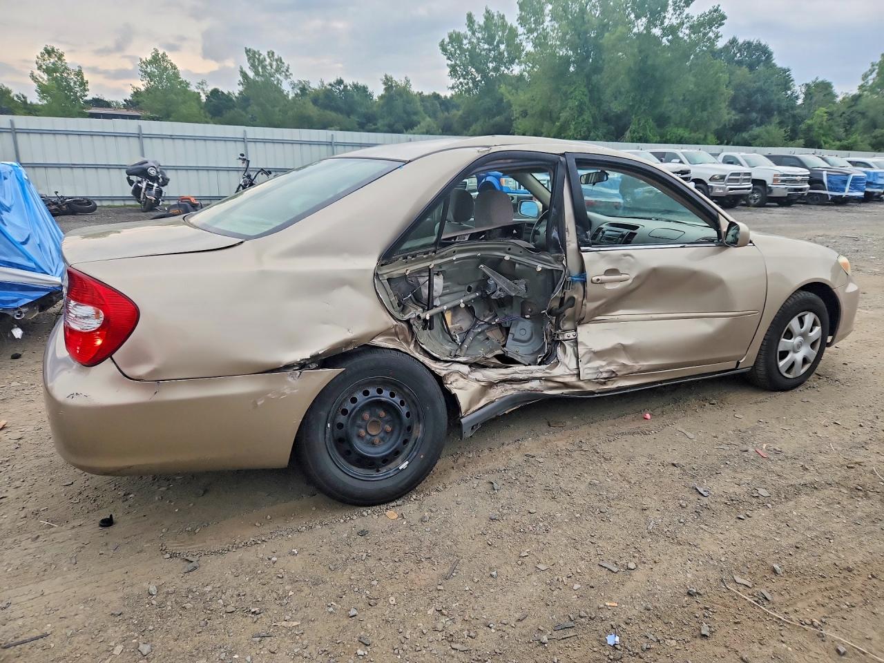 2004 Toyota Camry Le Золотой vin: 4T1BE32K04U355139