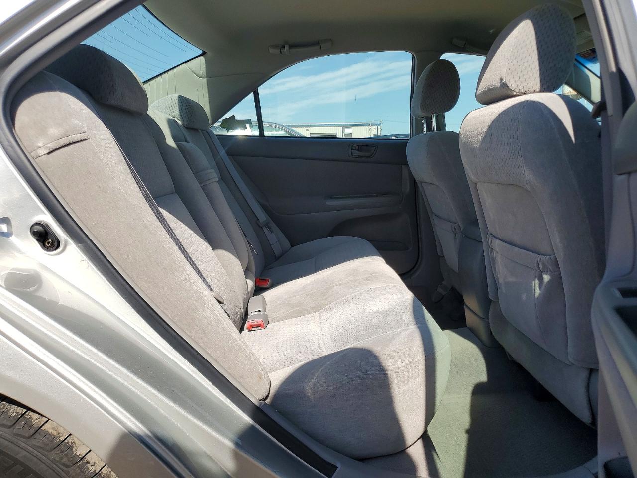 2004 Toyota Camry Le Silver vin: 4T1BE32K04U380171