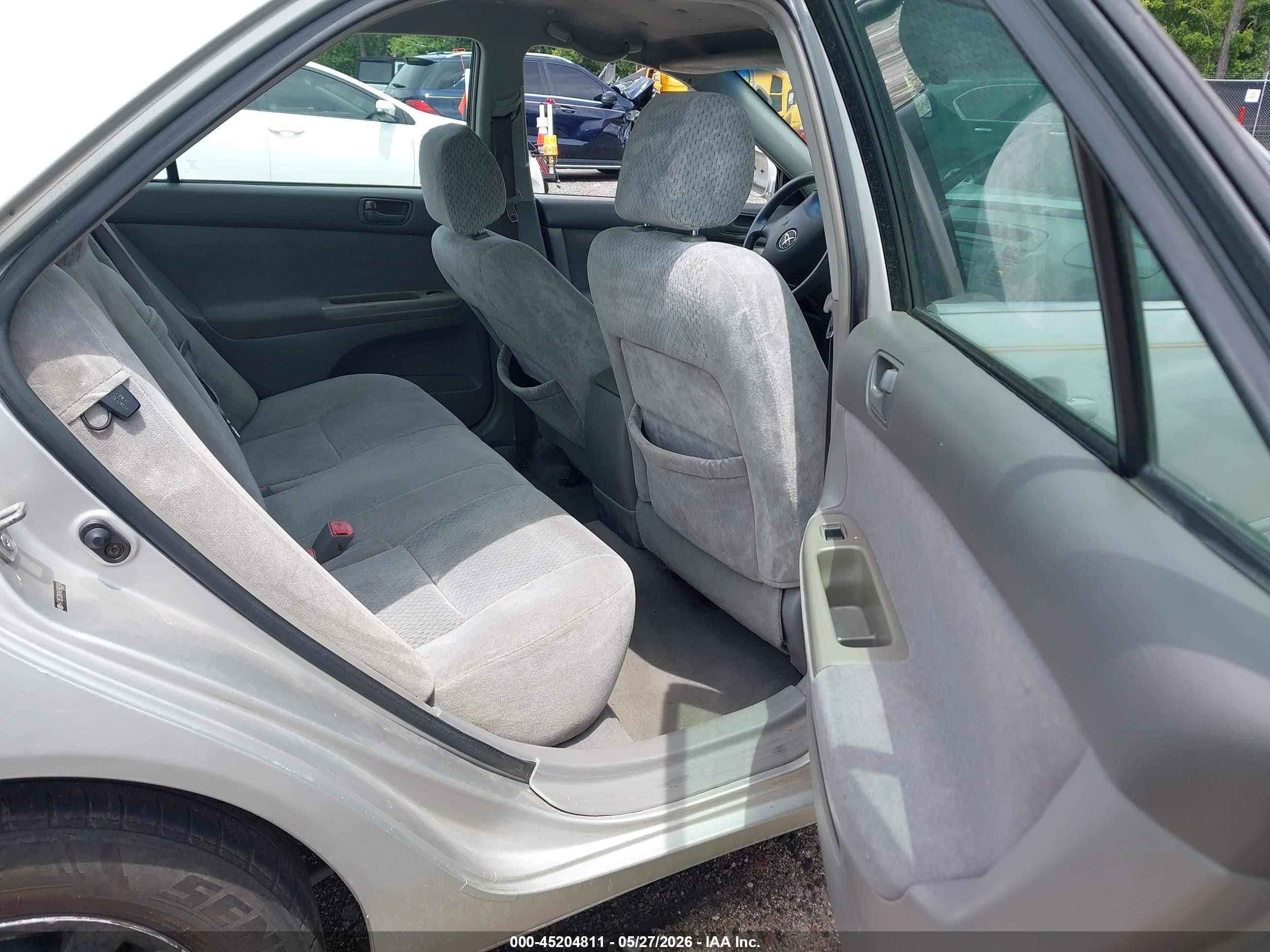 2004 Toyota Camry Le Silver vin: 4T1BE32K04U380204