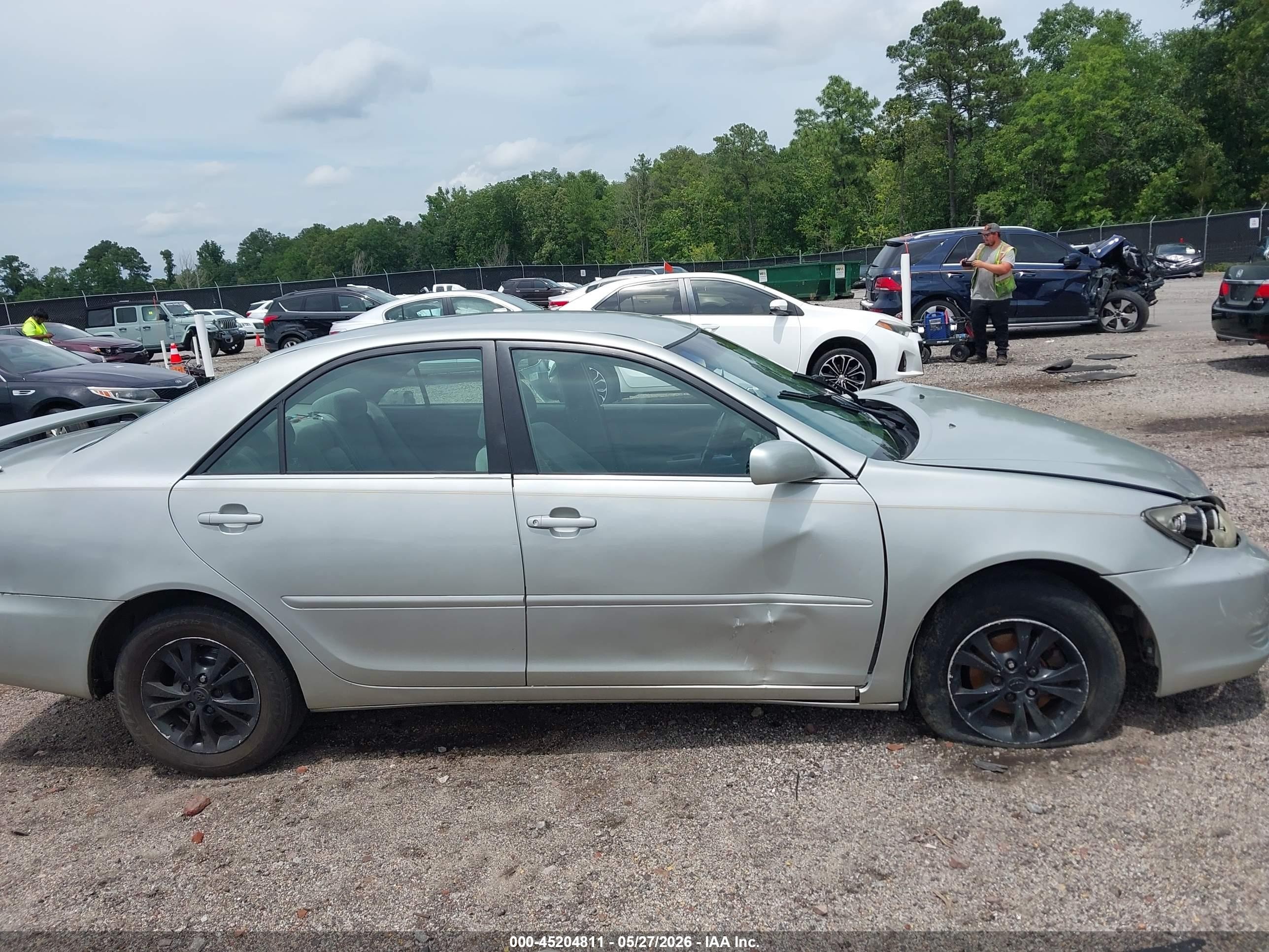 2004 Toyota Camry Le Silver vin: 4T1BE32K04U380204